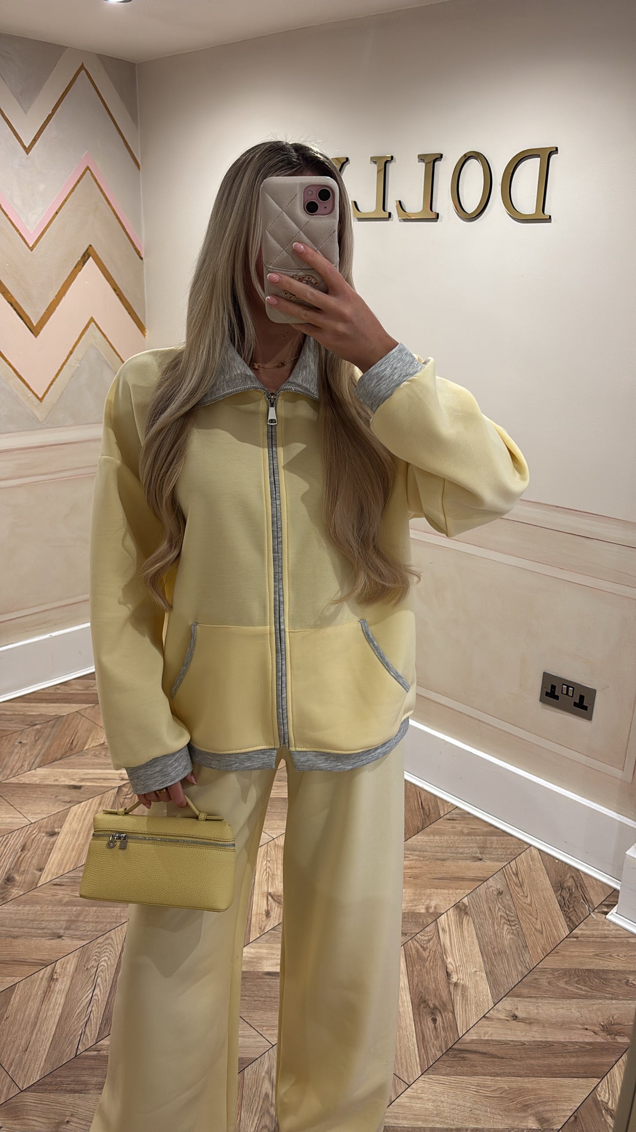 Yellow trim lounge set