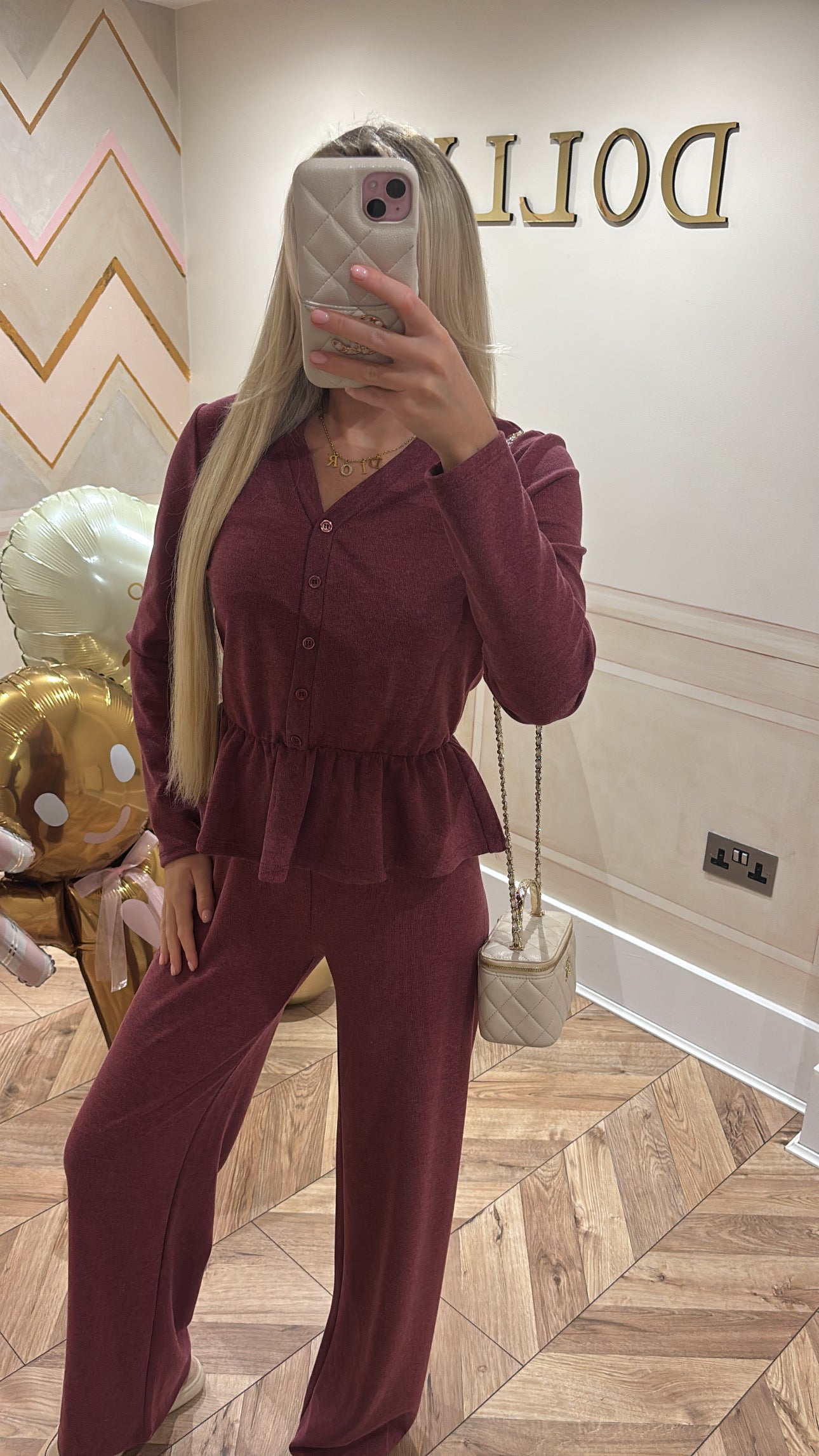 Button frill lounge set