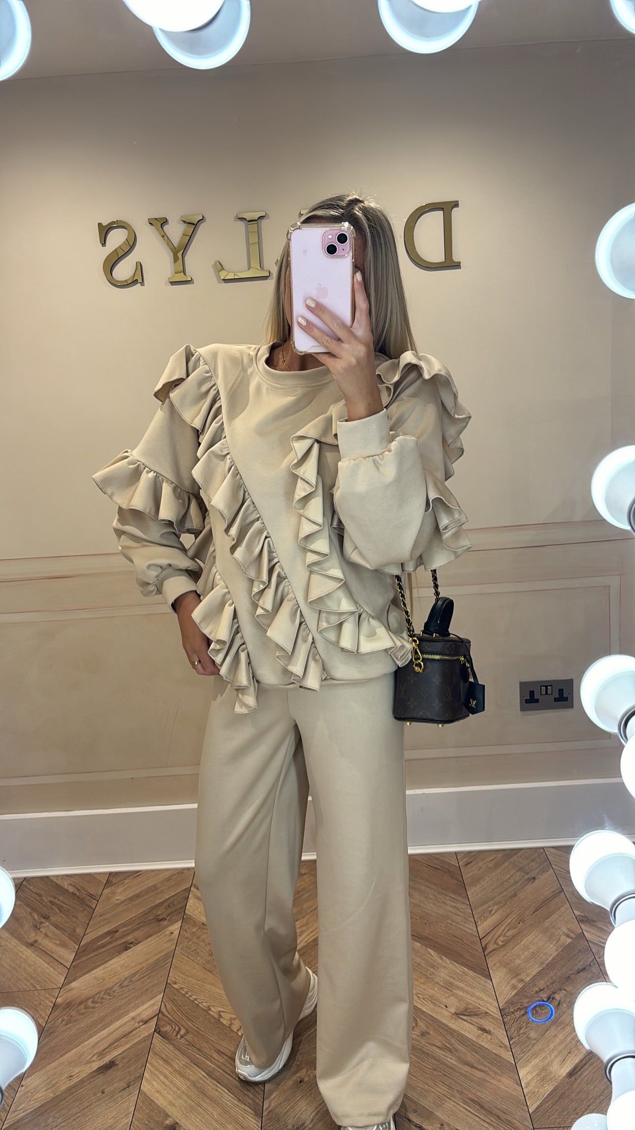 Frilly flared lounge set