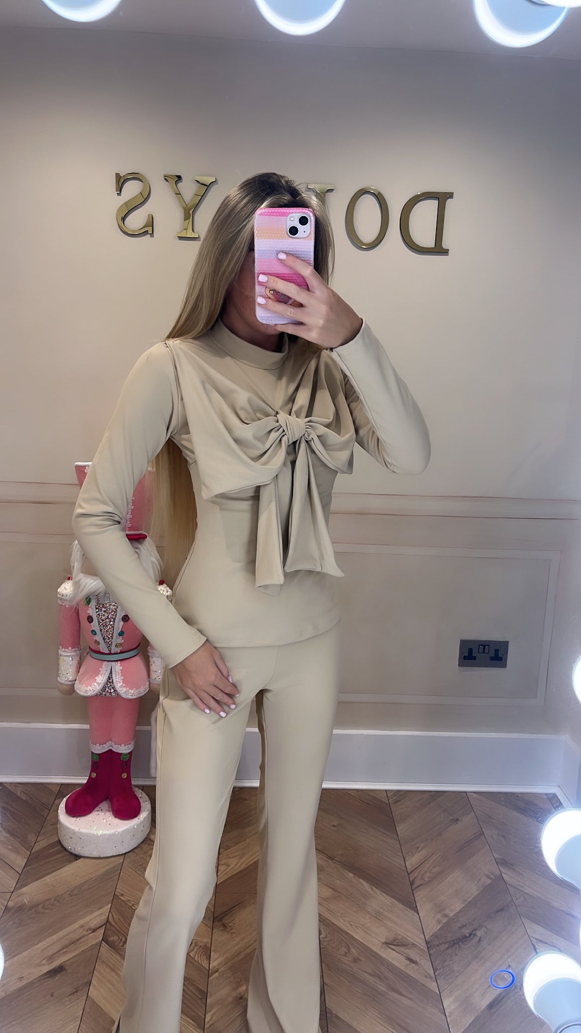 Bow front lounge set