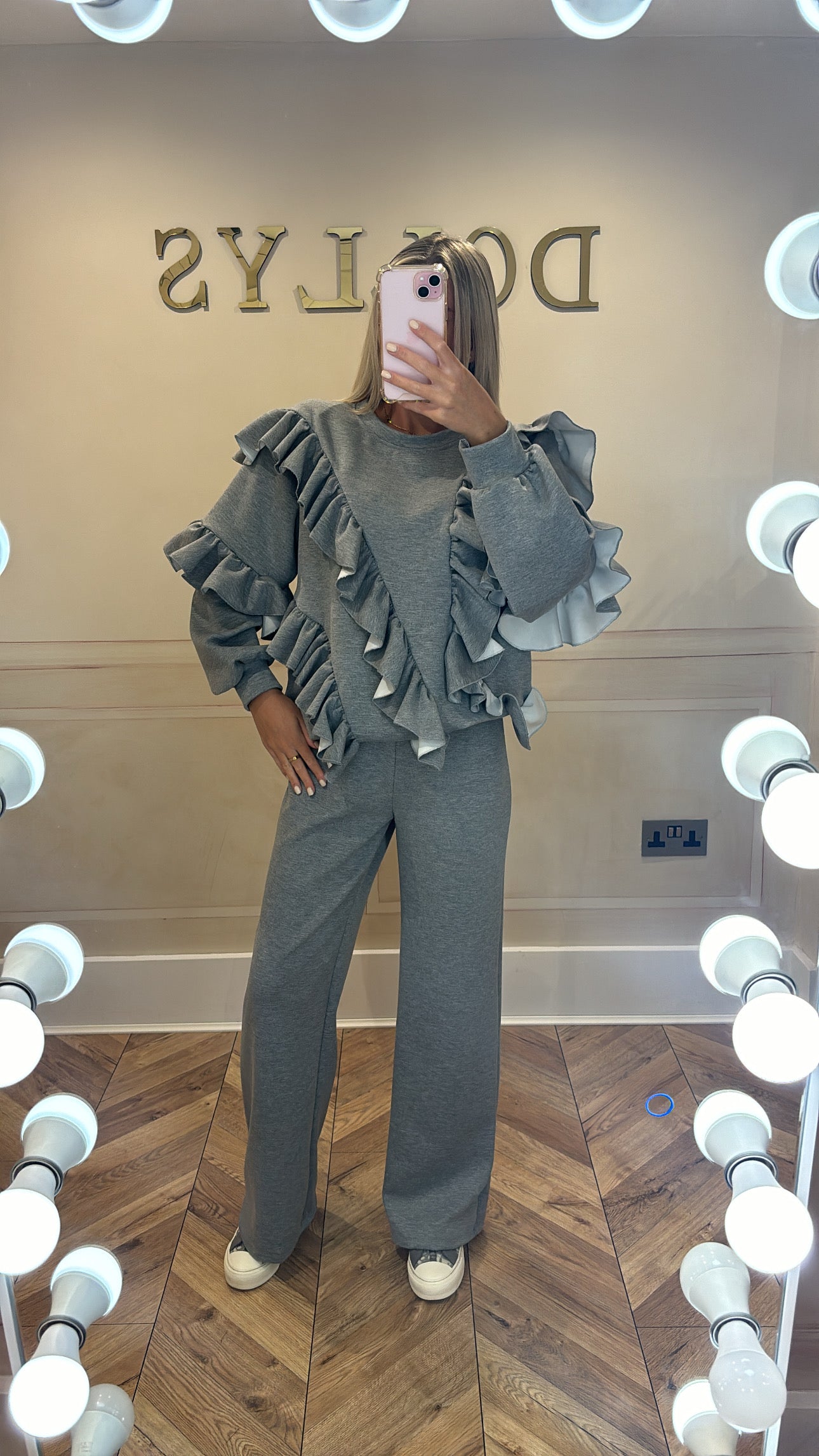 Frilly flared lounge set