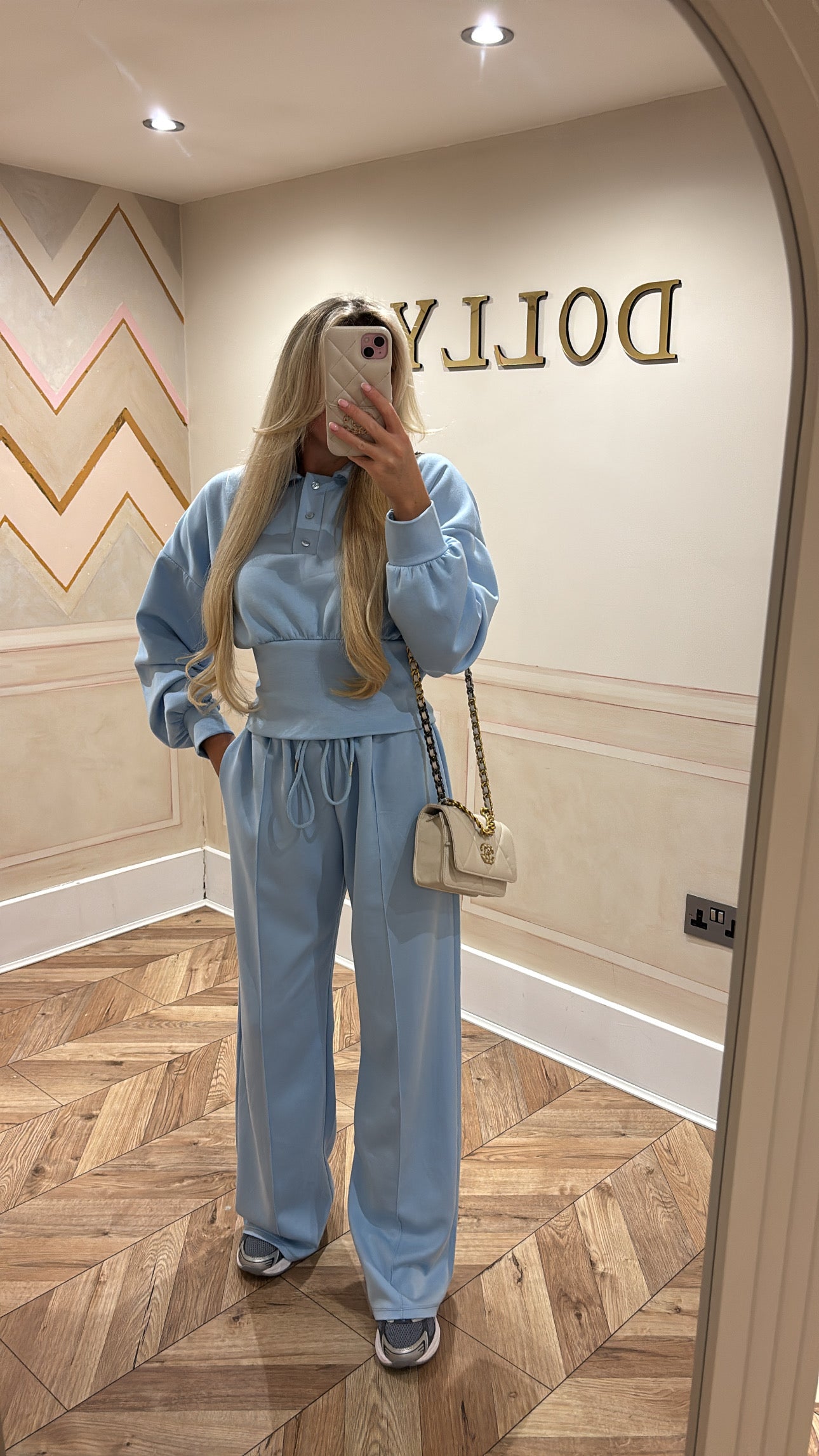 Button collar lounge set