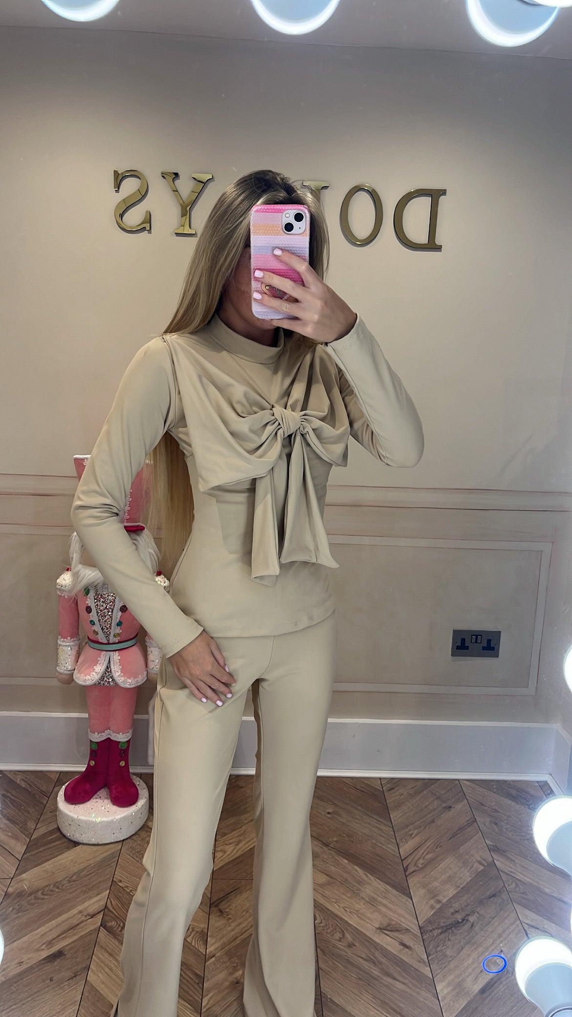 Bow front lounge set
