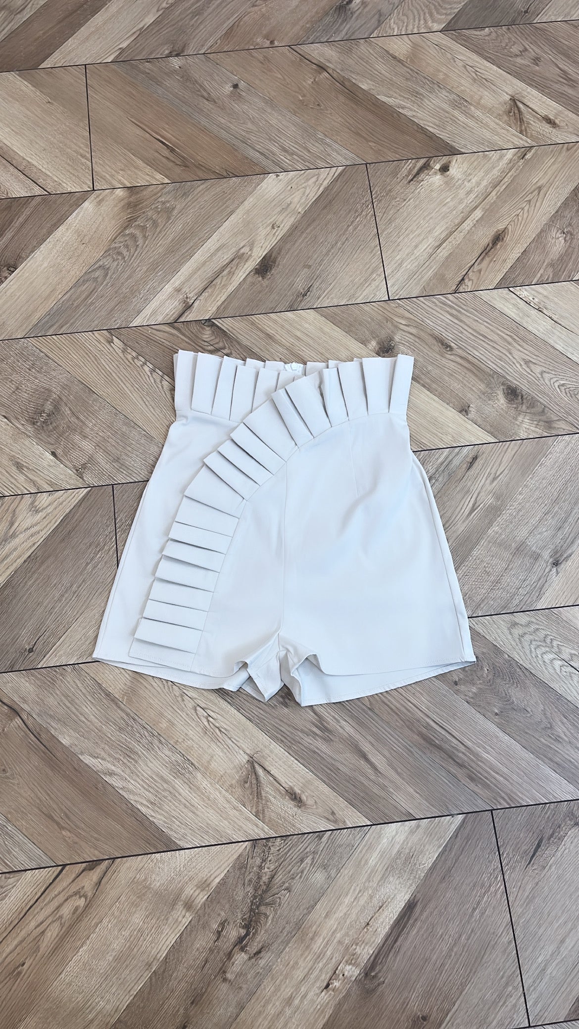 Ruffle cross shorts