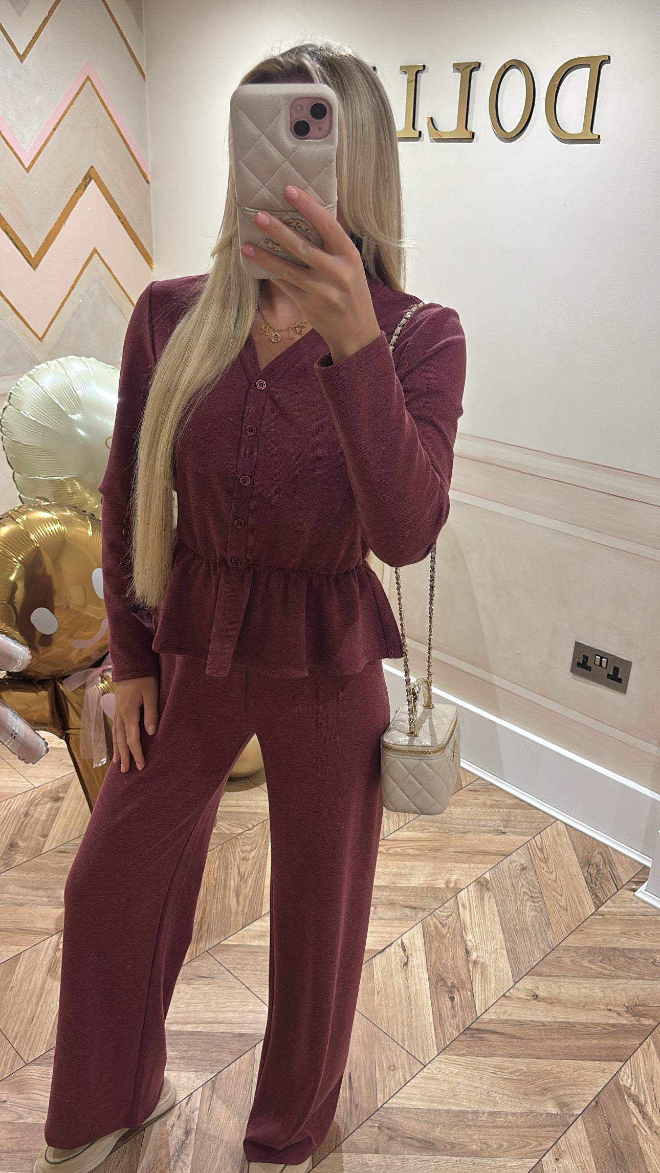 Button frill lounge set