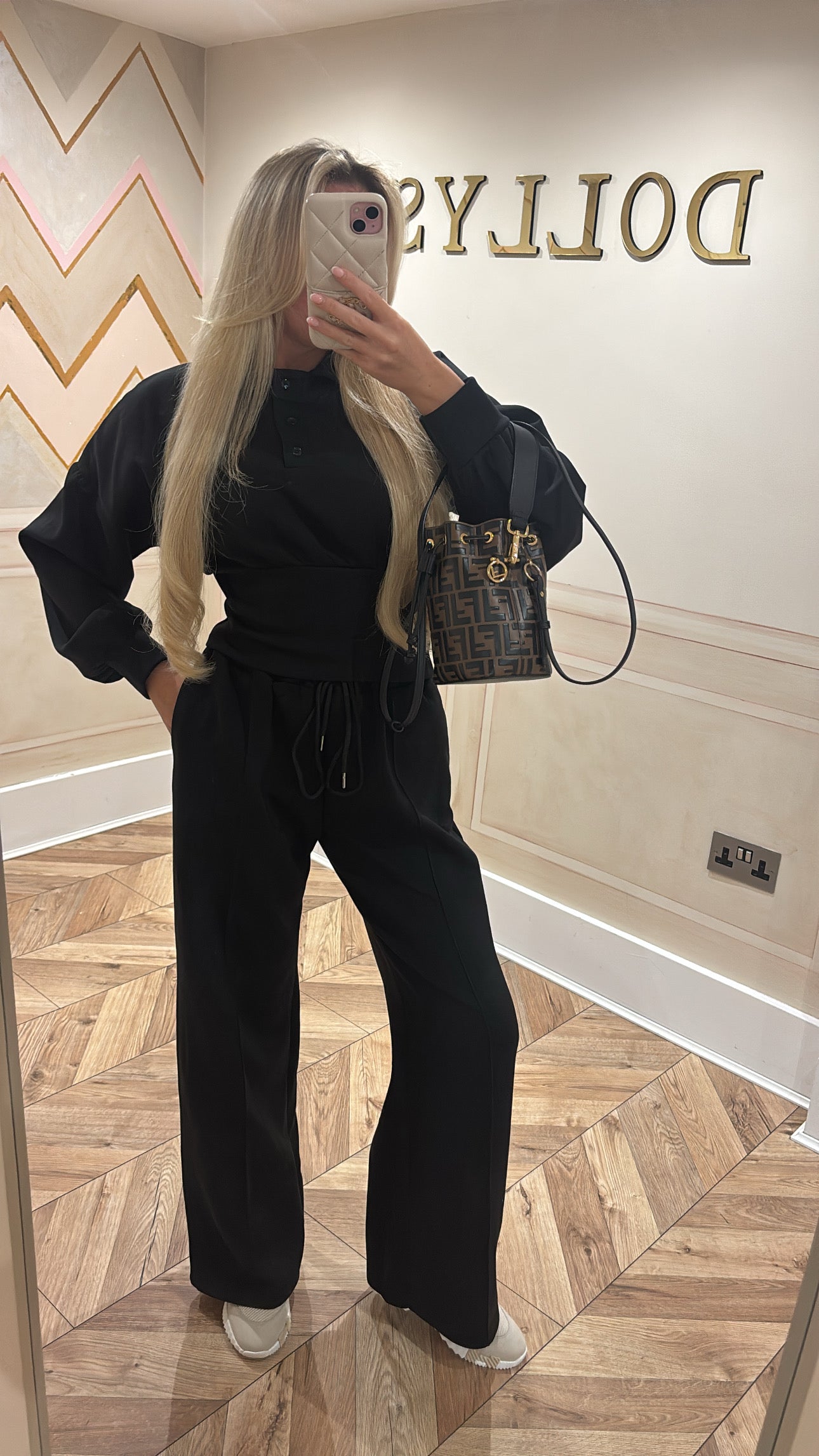 Button collar lounge set