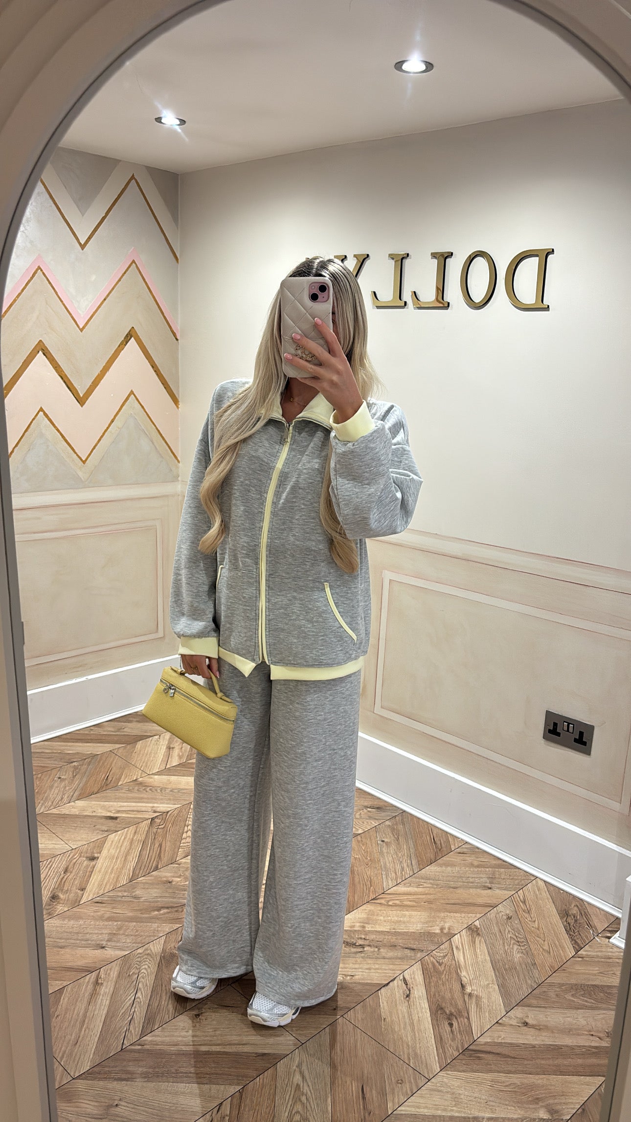 Yellow trim lounge set