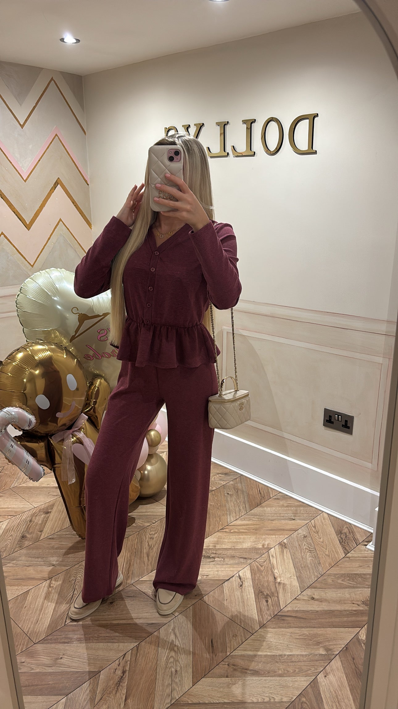 Button frill lounge set