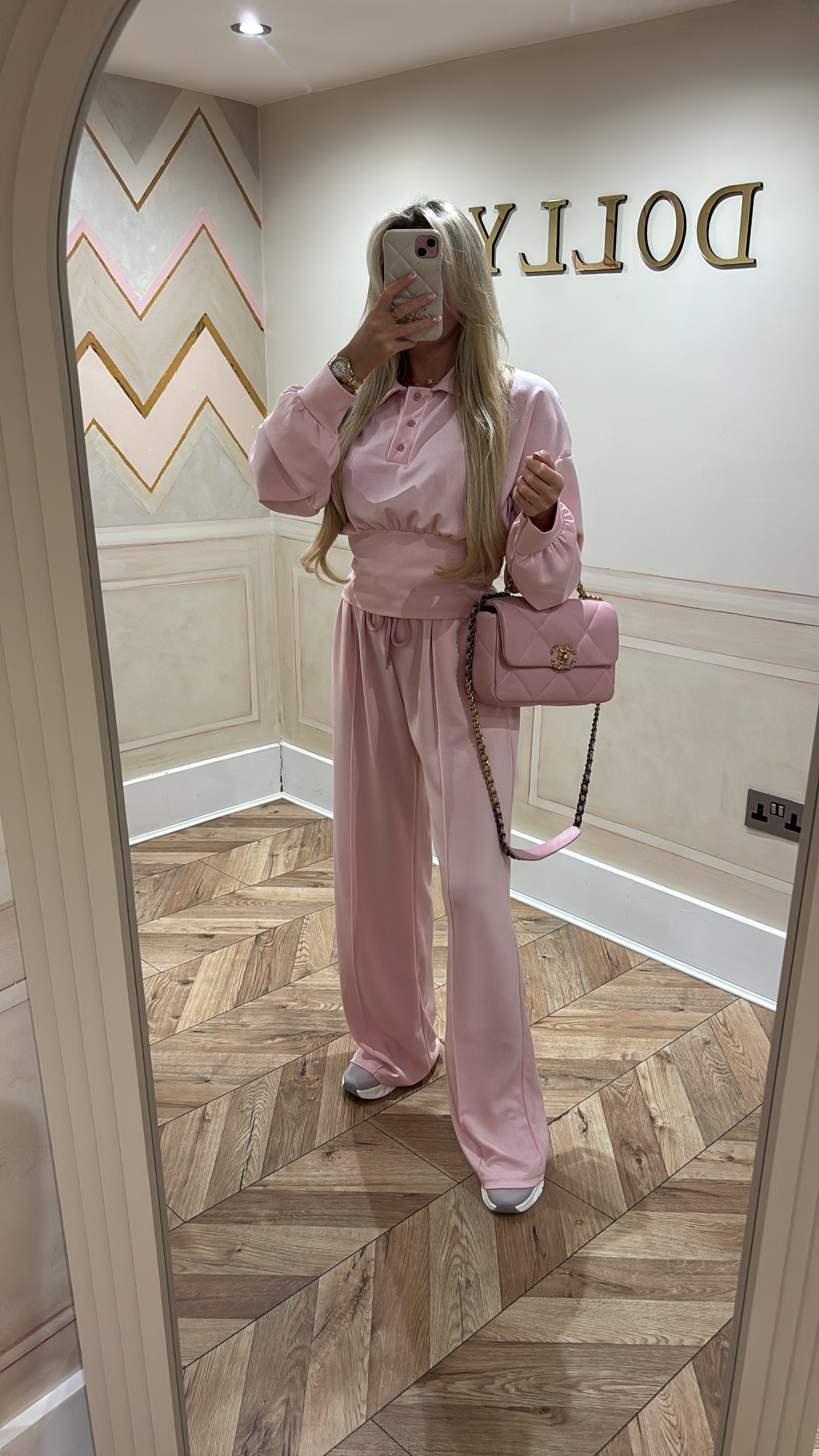 Button collar lounge set