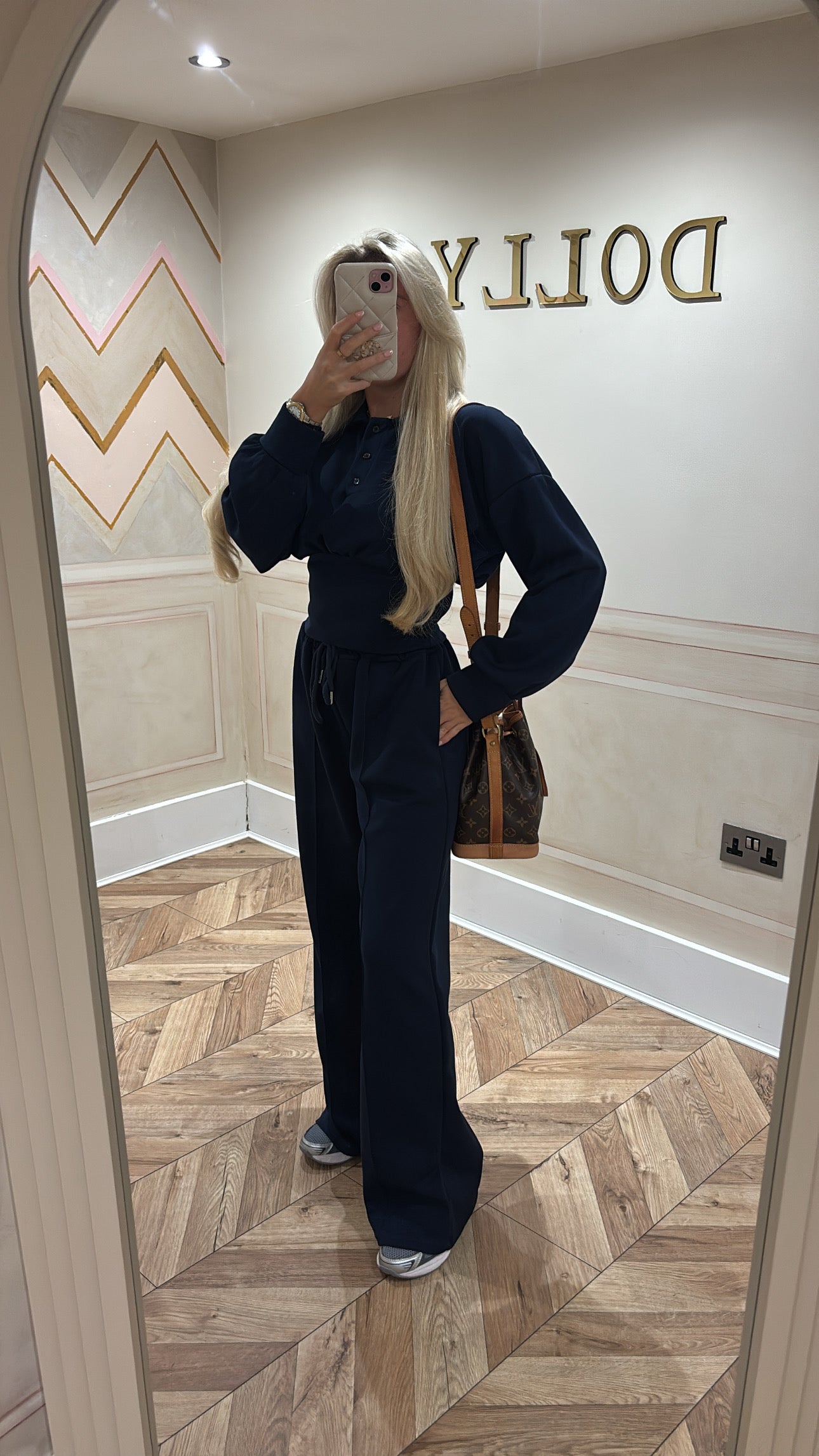 Button collar lounge set