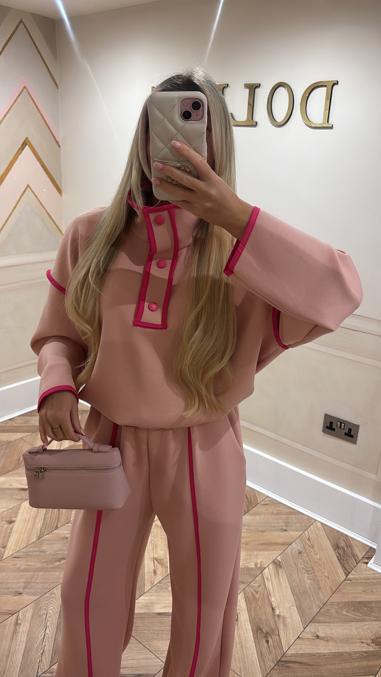 Pink piping button lounge set￼