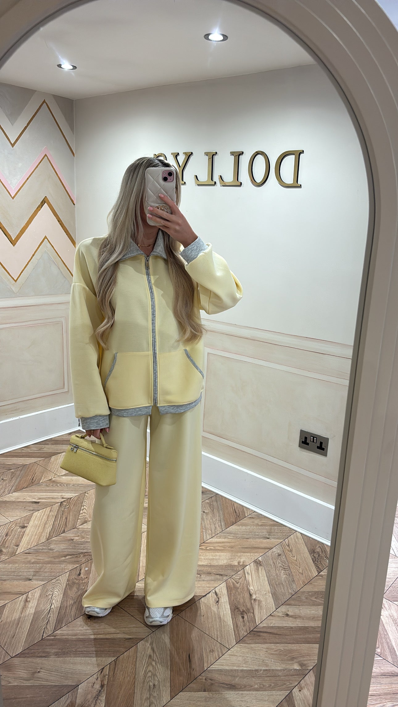 Yellow trim lounge set