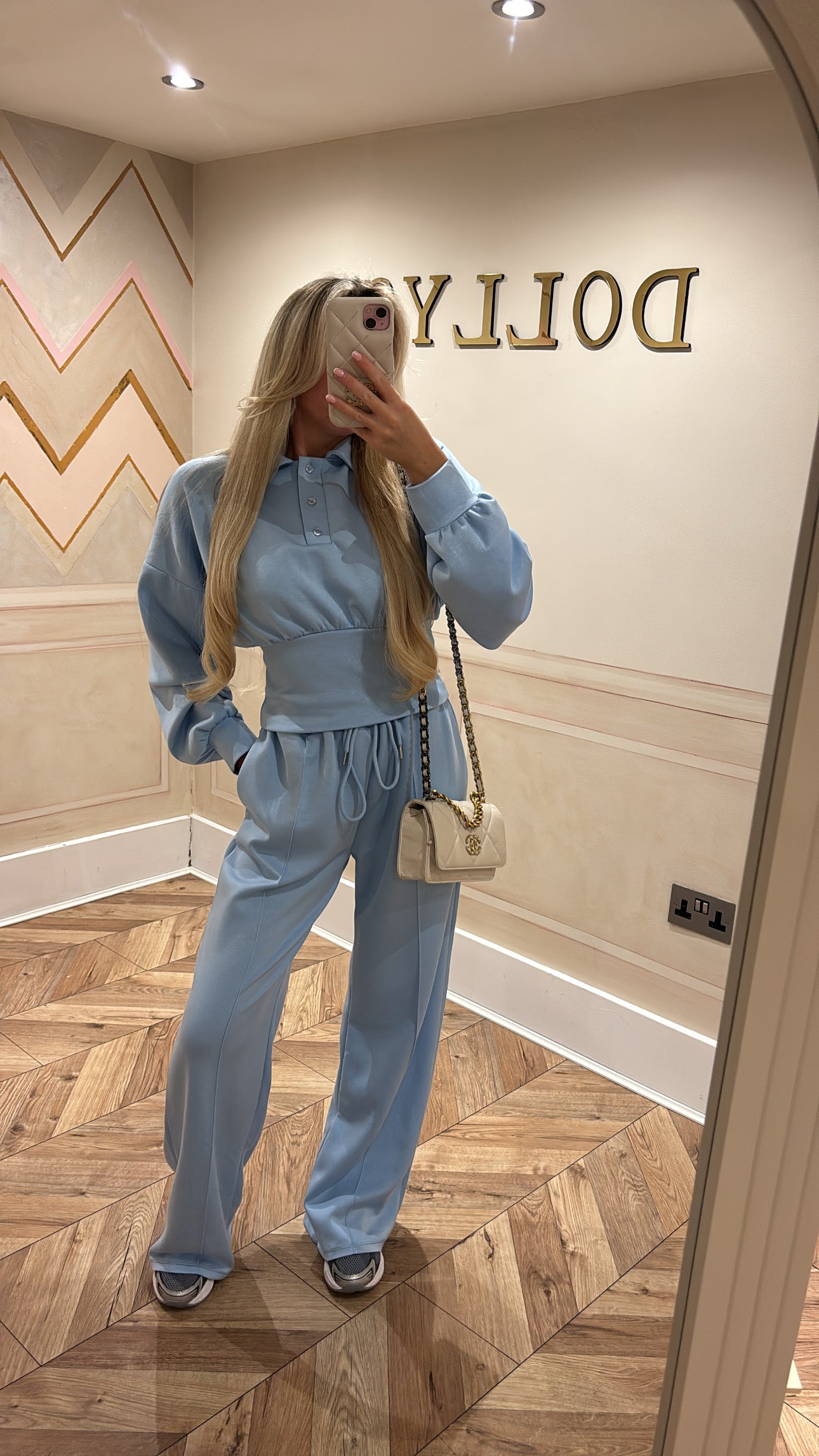 Button collar lounge set