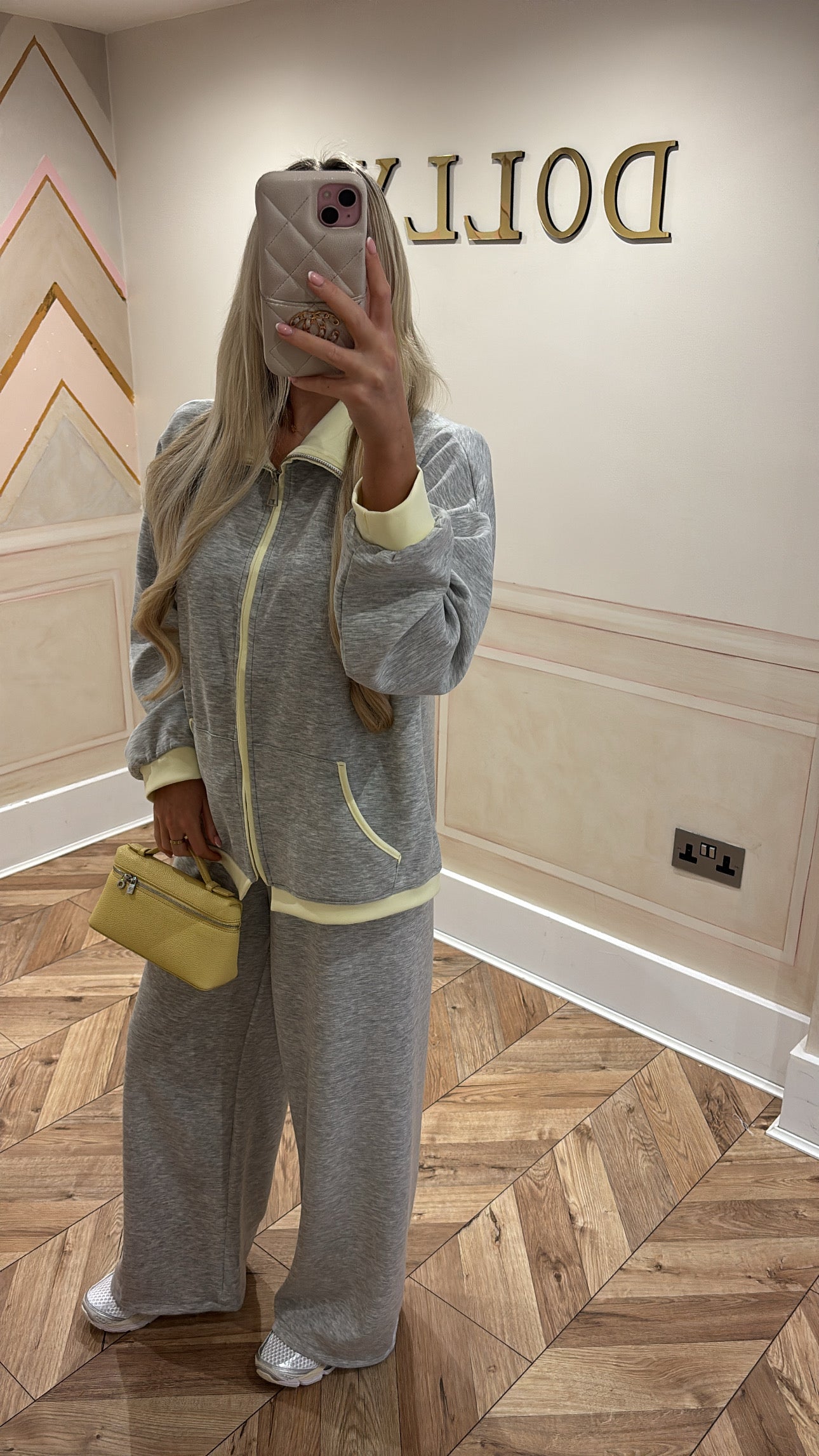 Yellow trim lounge set