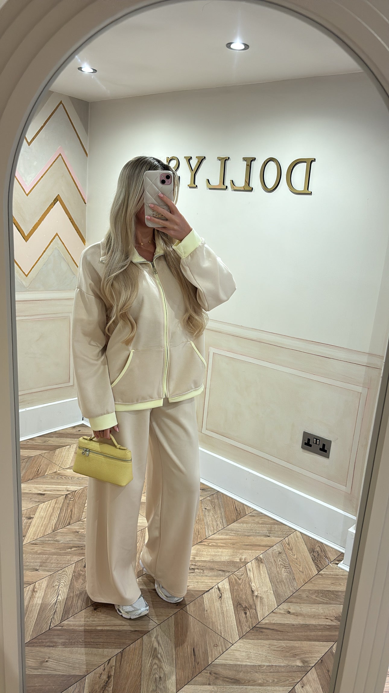 Yellow trim lounge set