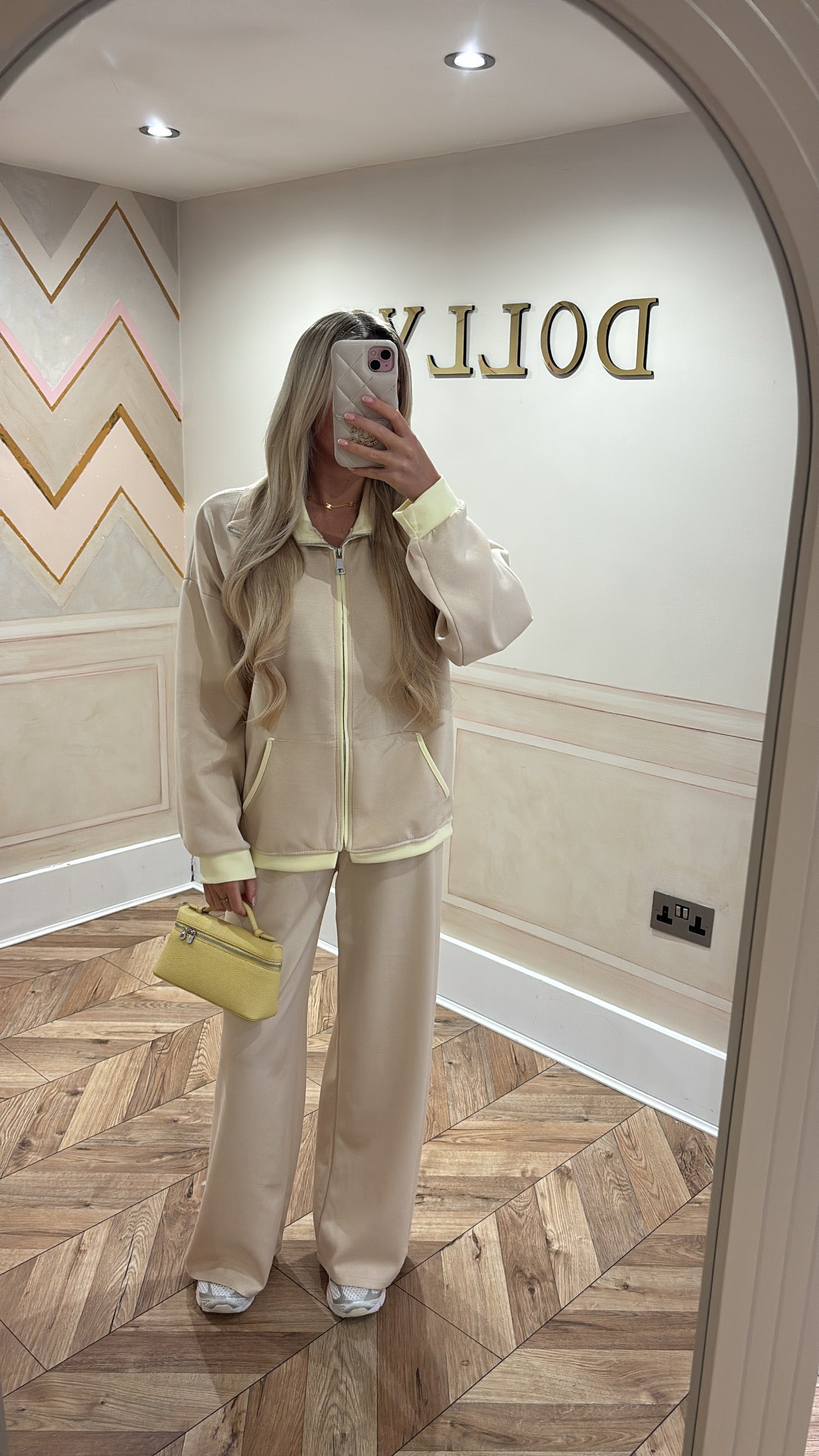 Yellow trim lounge set