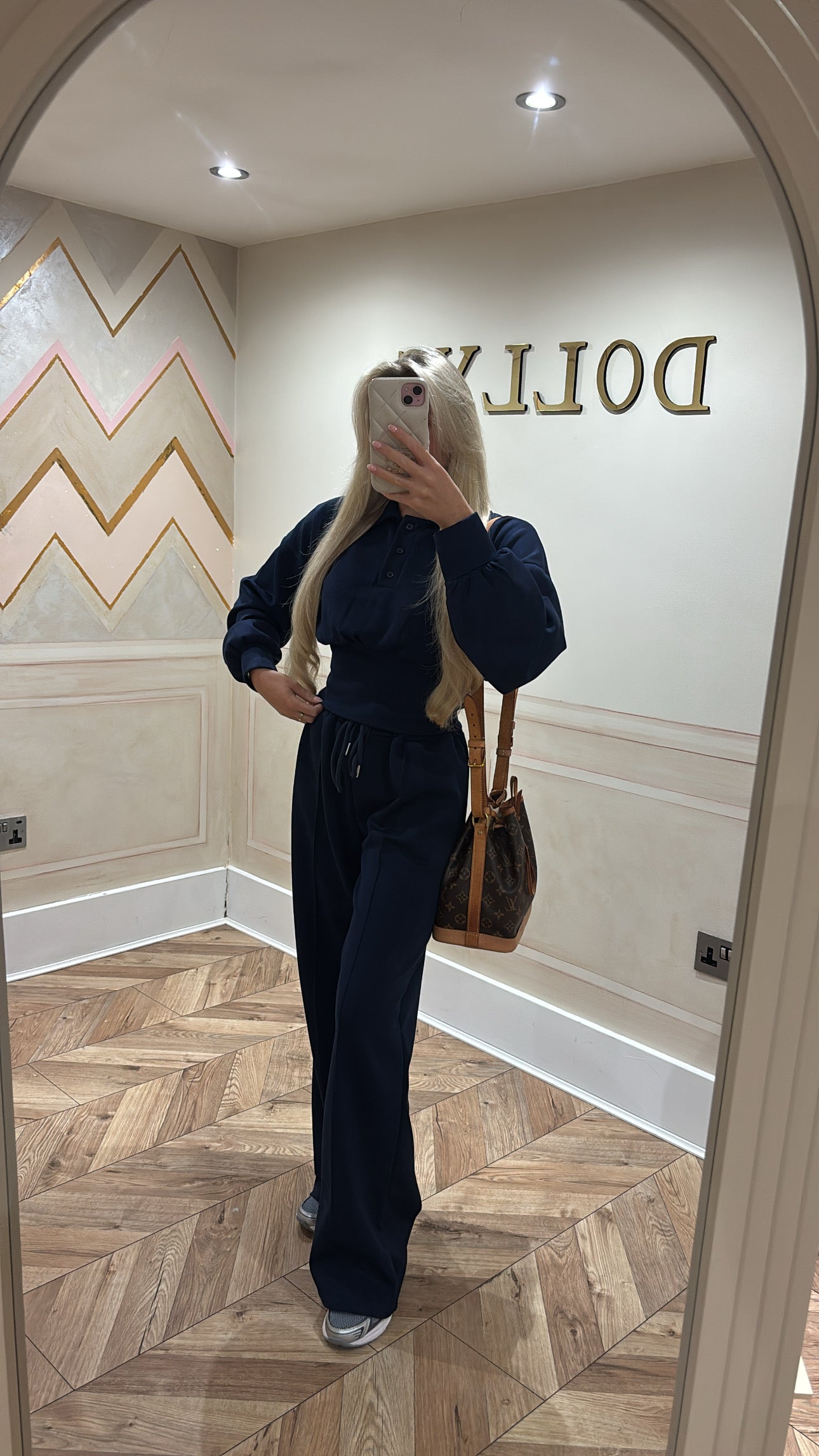 Button collar lounge set