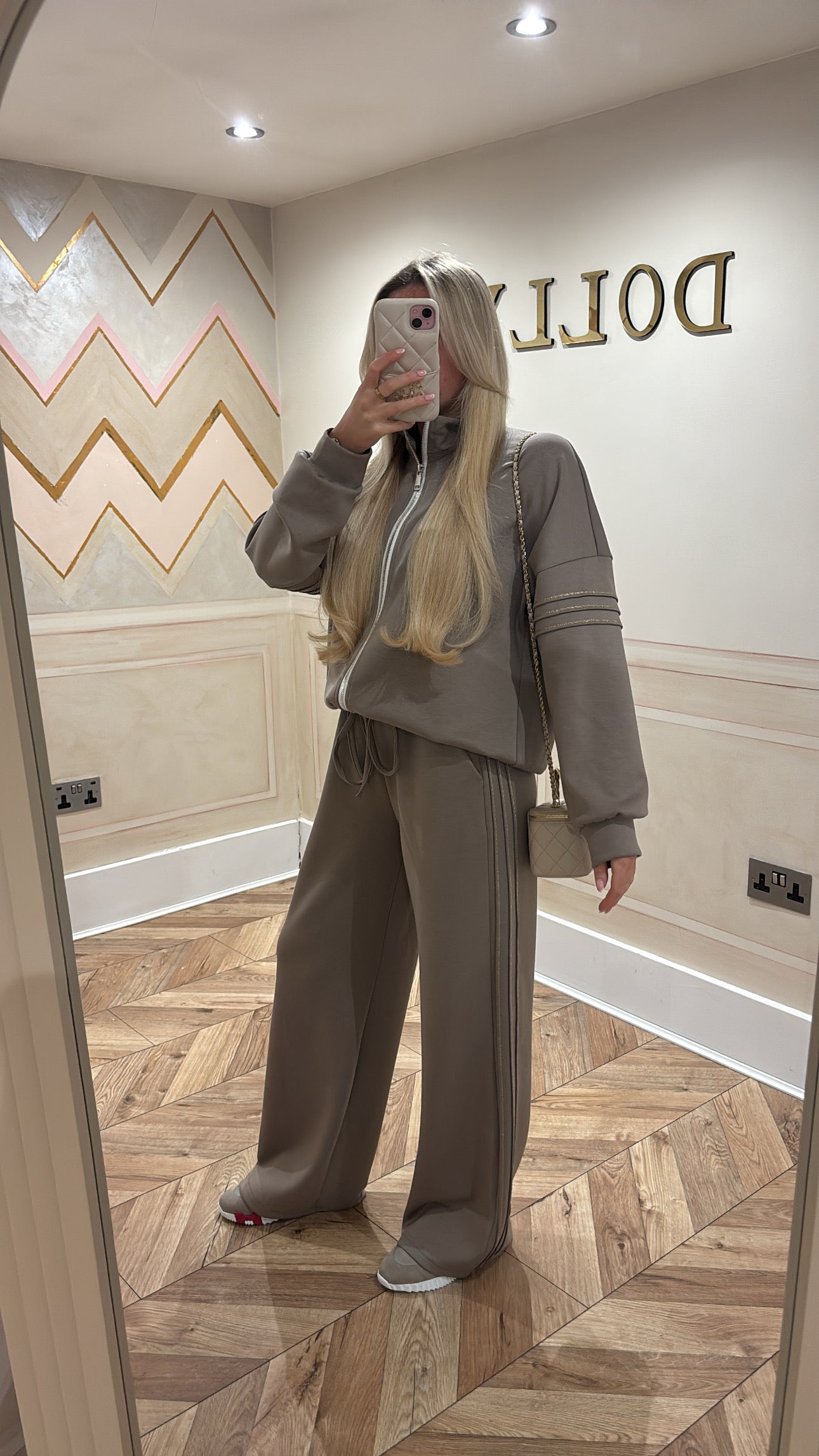 Glitter trim lounge set