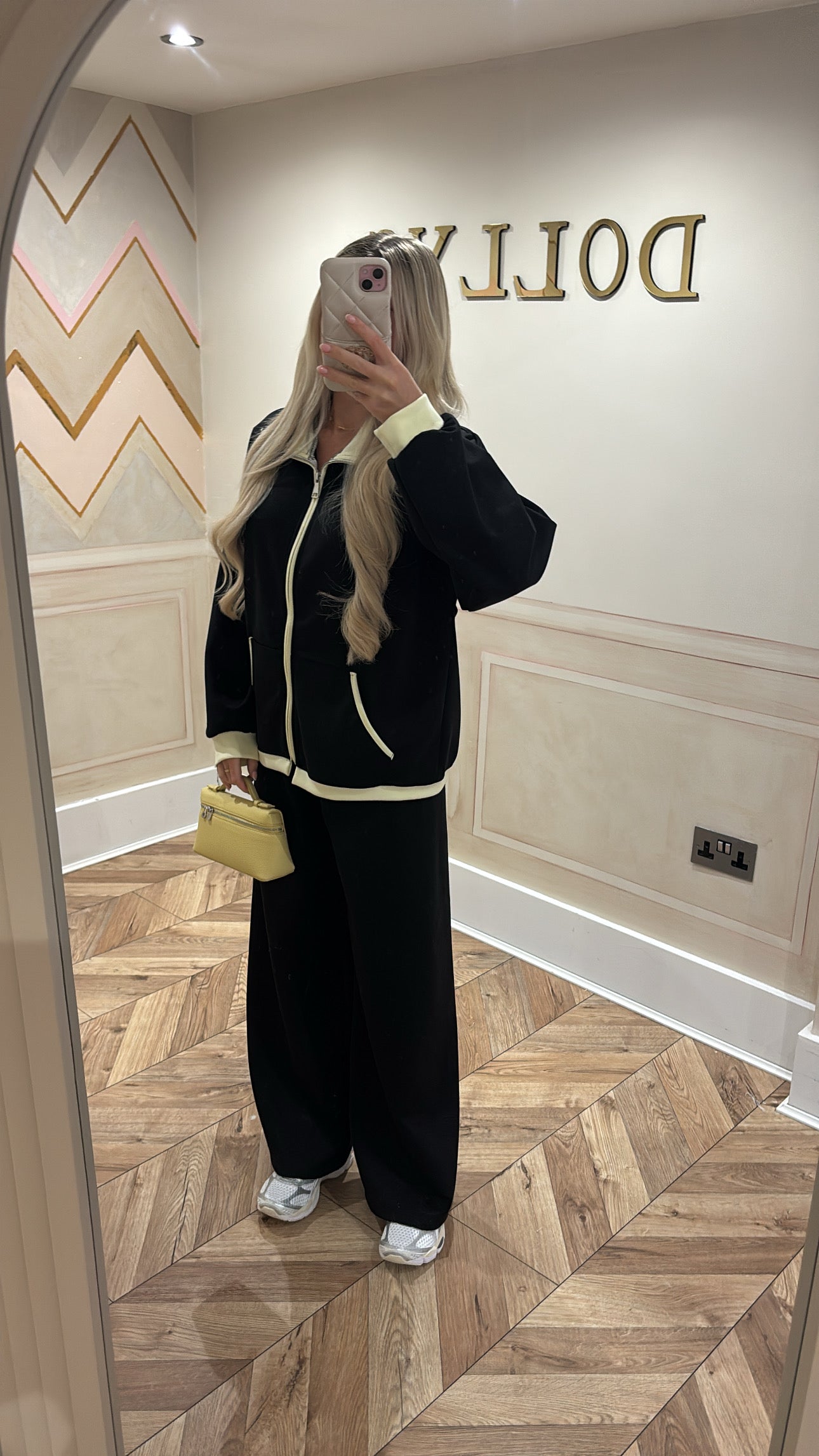 Yellow trim lounge set