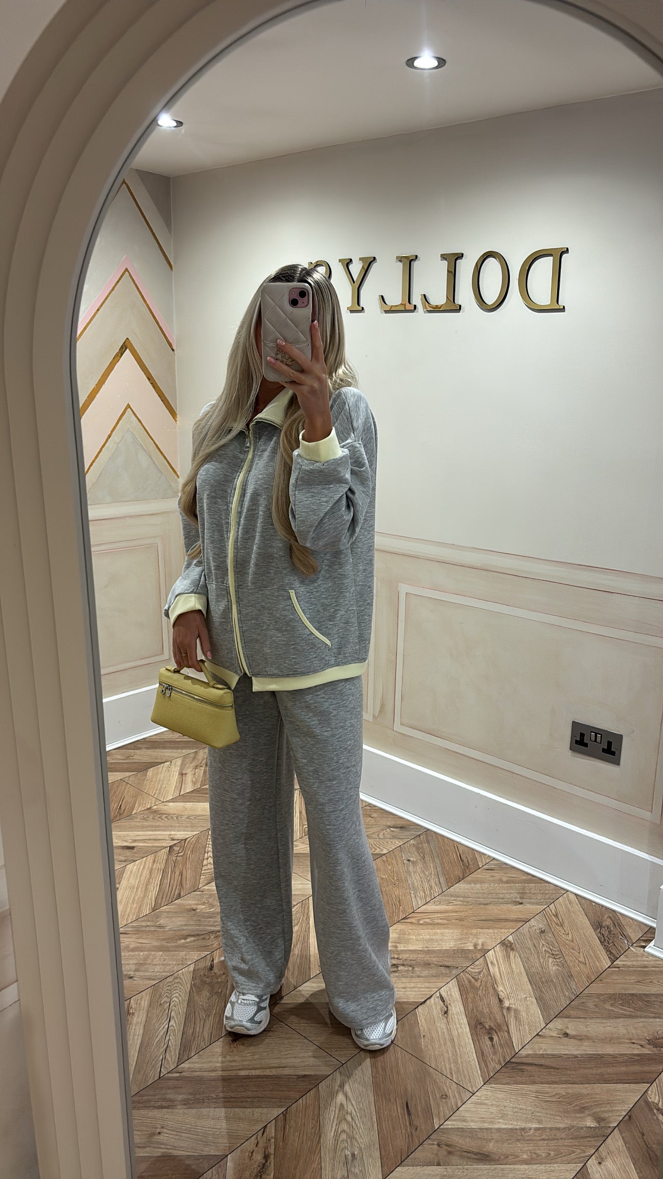 Yellow trim lounge set