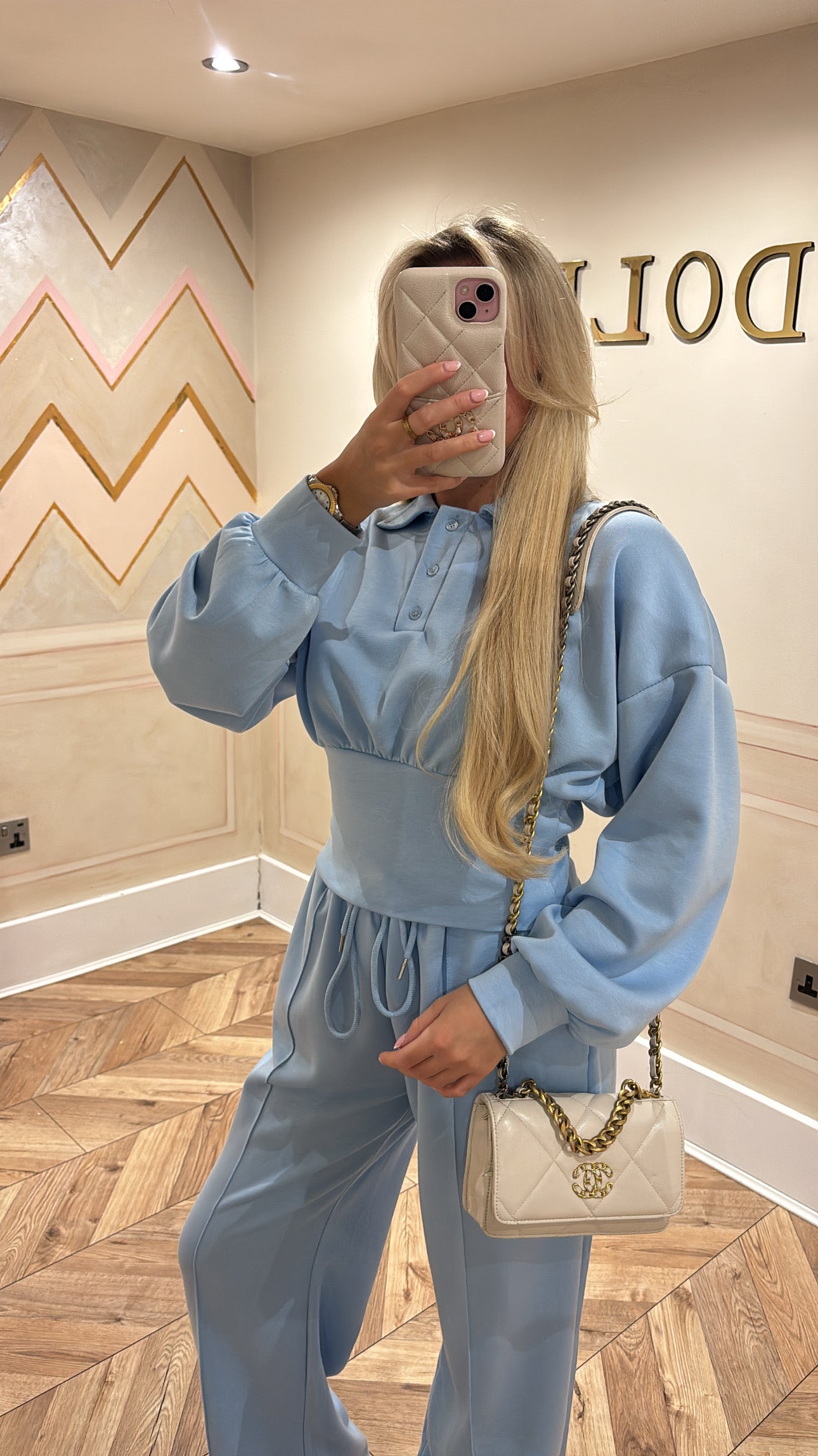 Button collar lounge set