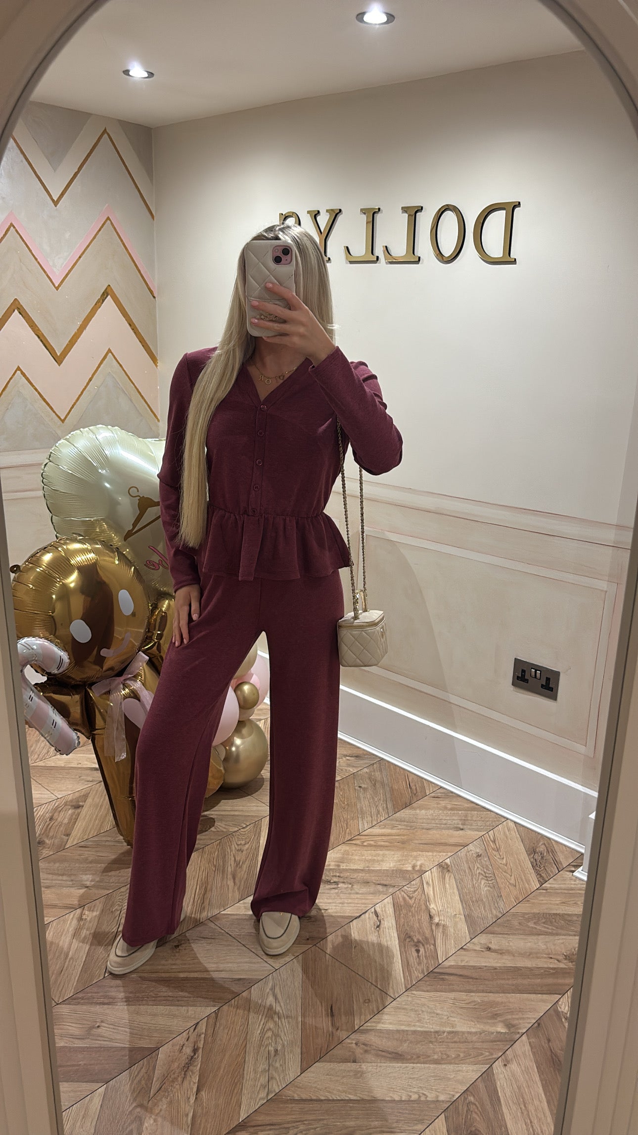Button frill lounge set