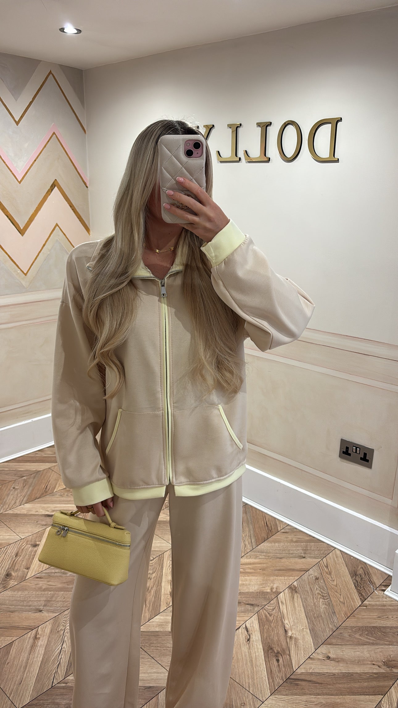 Yellow trim lounge set