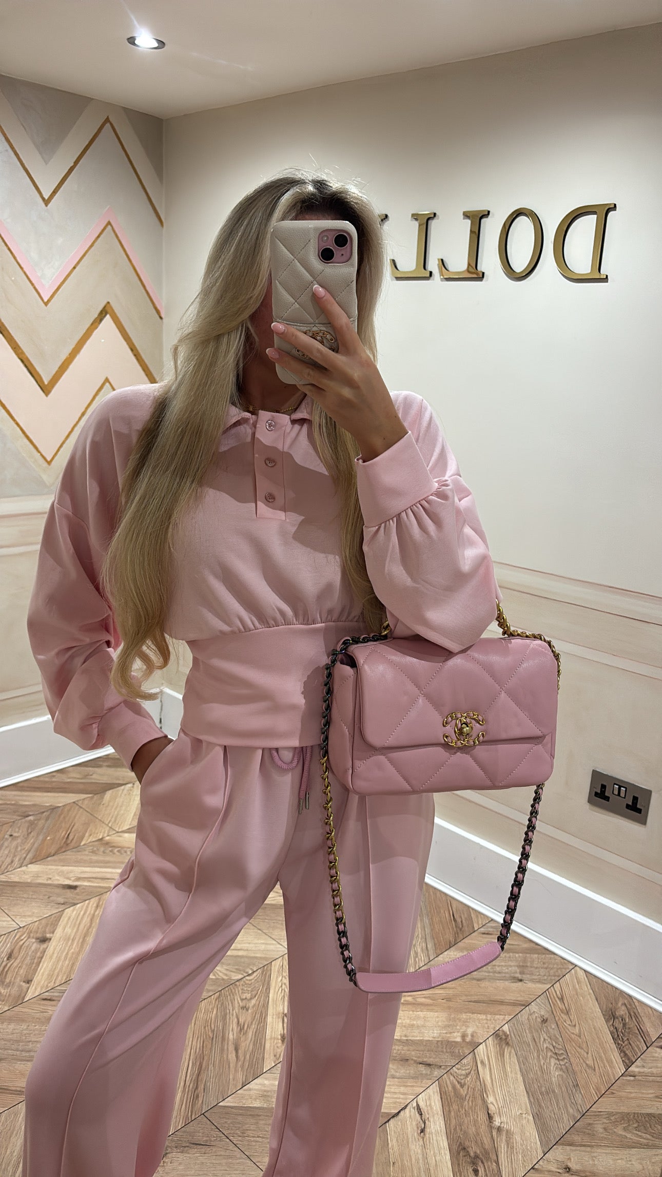 Button collar lounge set
