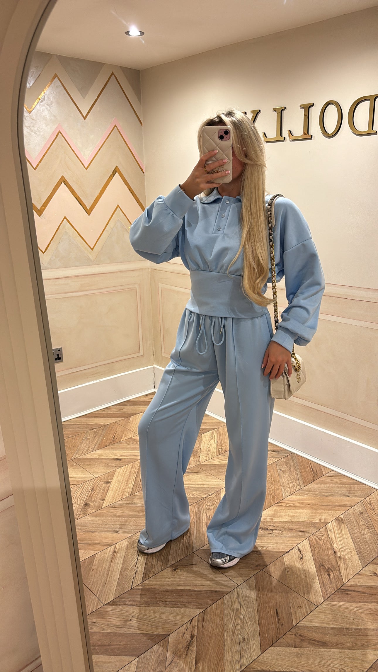Button collar lounge set