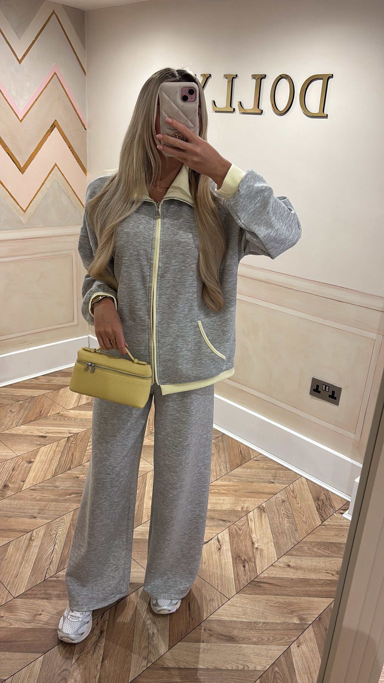 Yellow trim lounge set