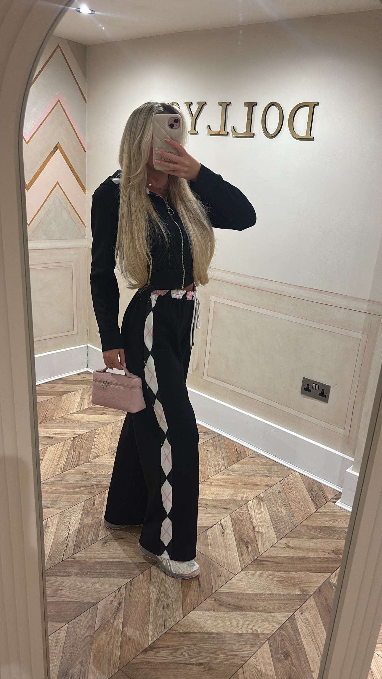 Chequered hood lounge set￼