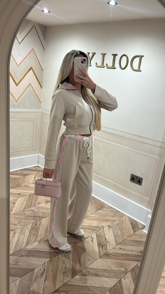 Chequered hood lounge set