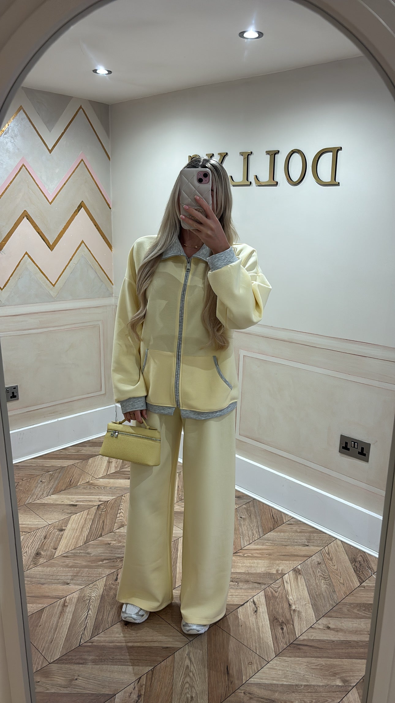 Yellow trim lounge set