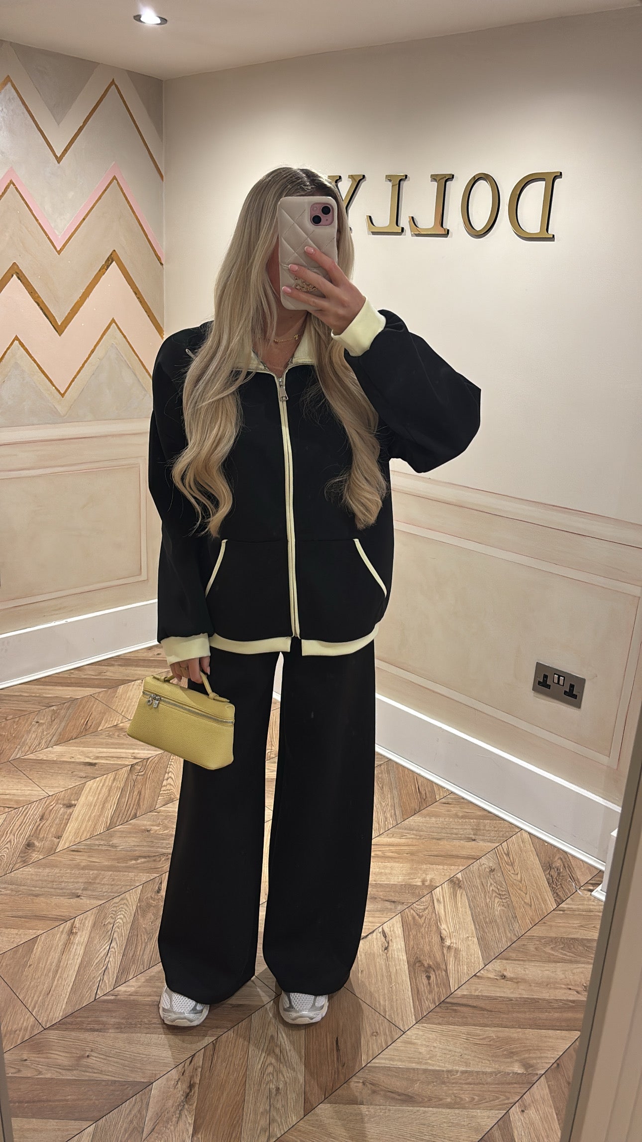 Yellow trim lounge set