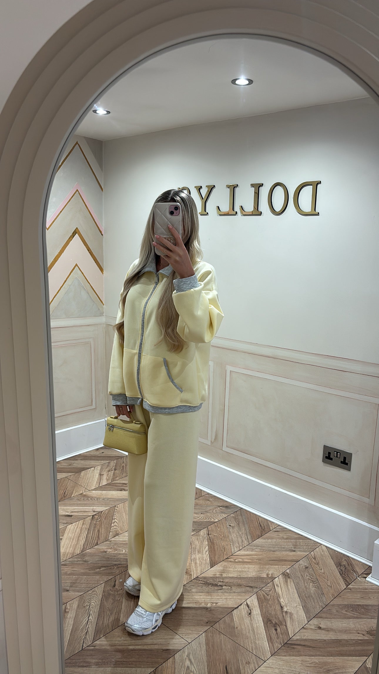 Yellow trim lounge set