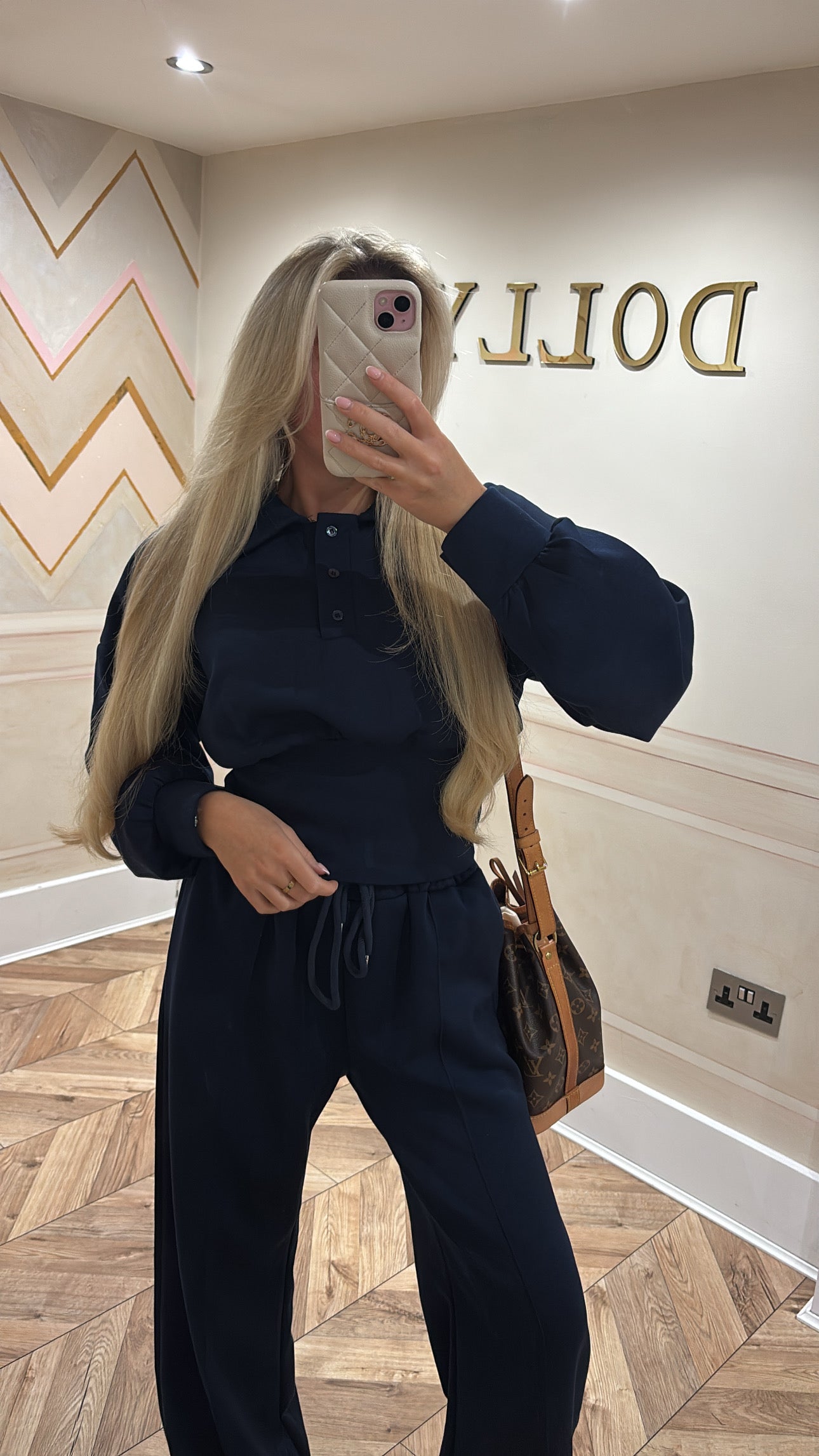 Button collar lounge set