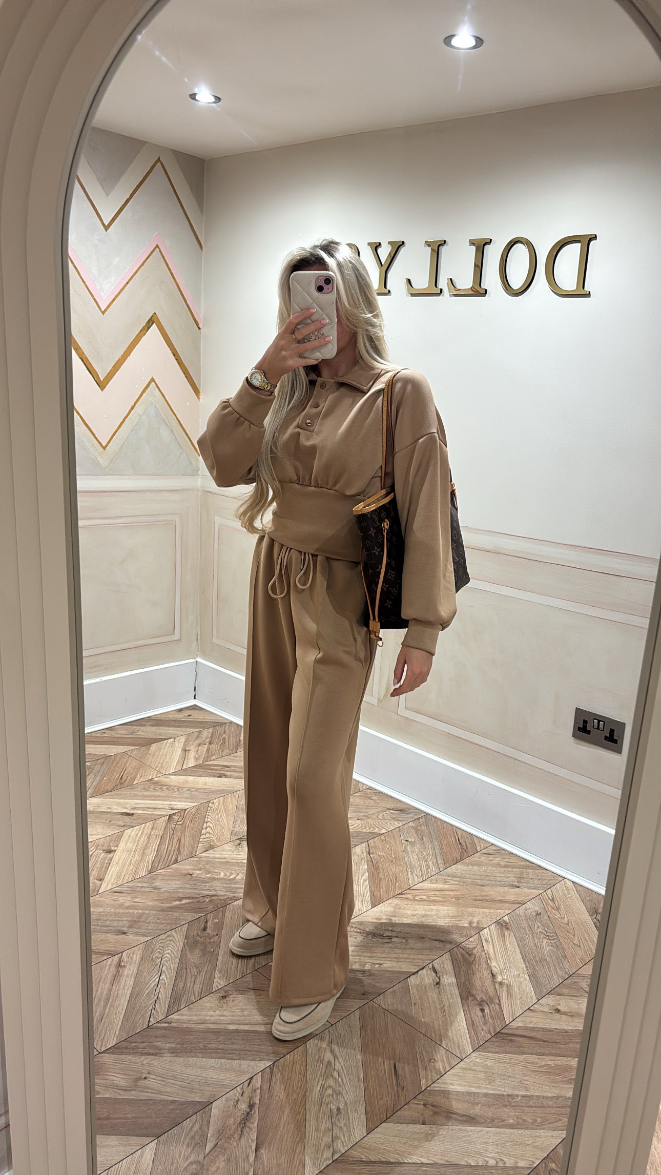 Button collar lounge set