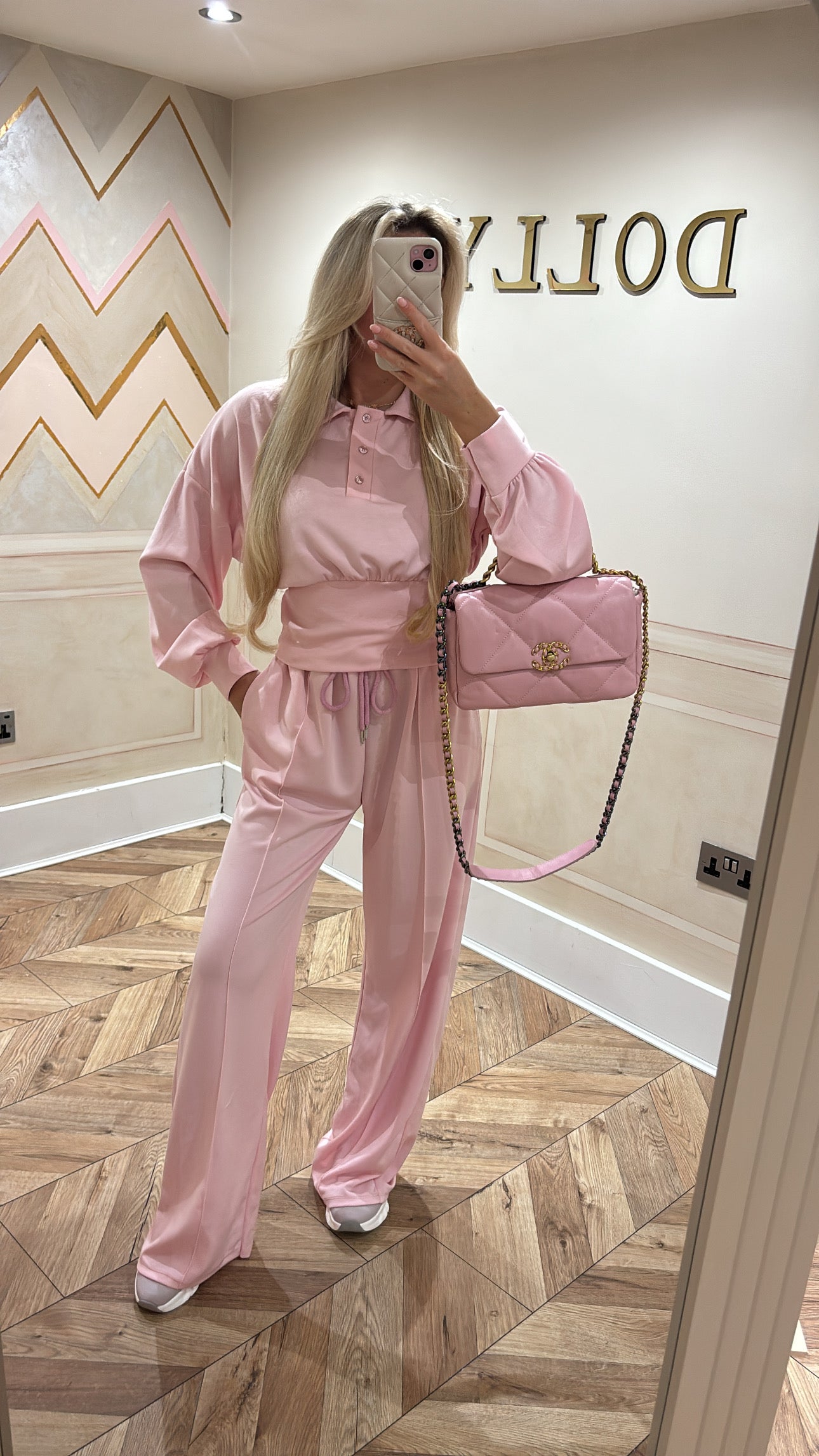 Button collar lounge set