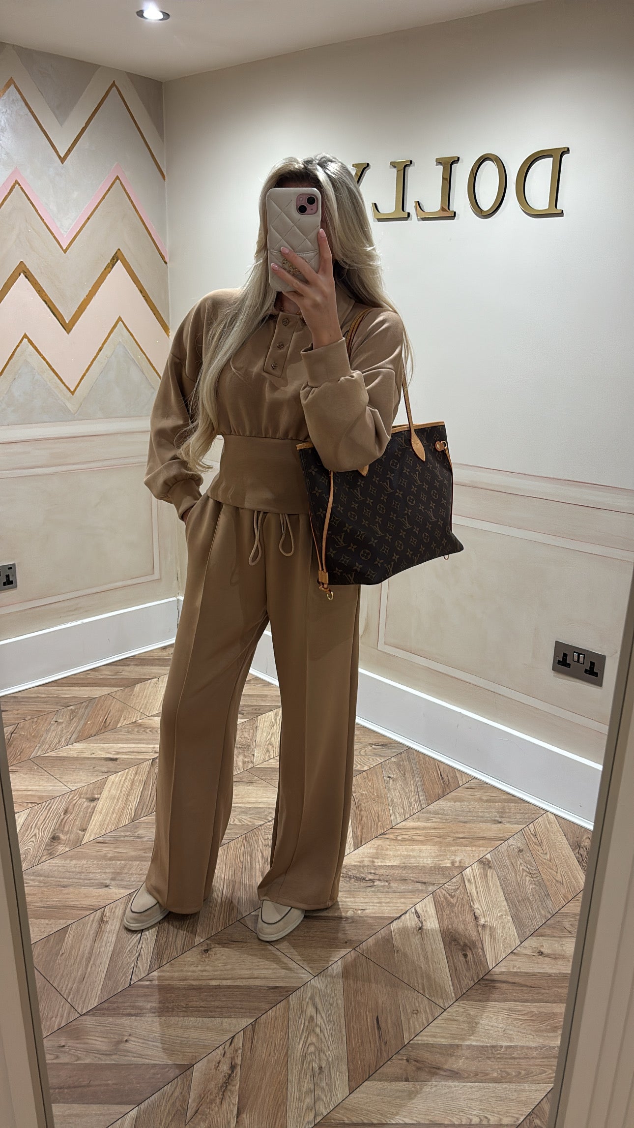 Button collar lounge set