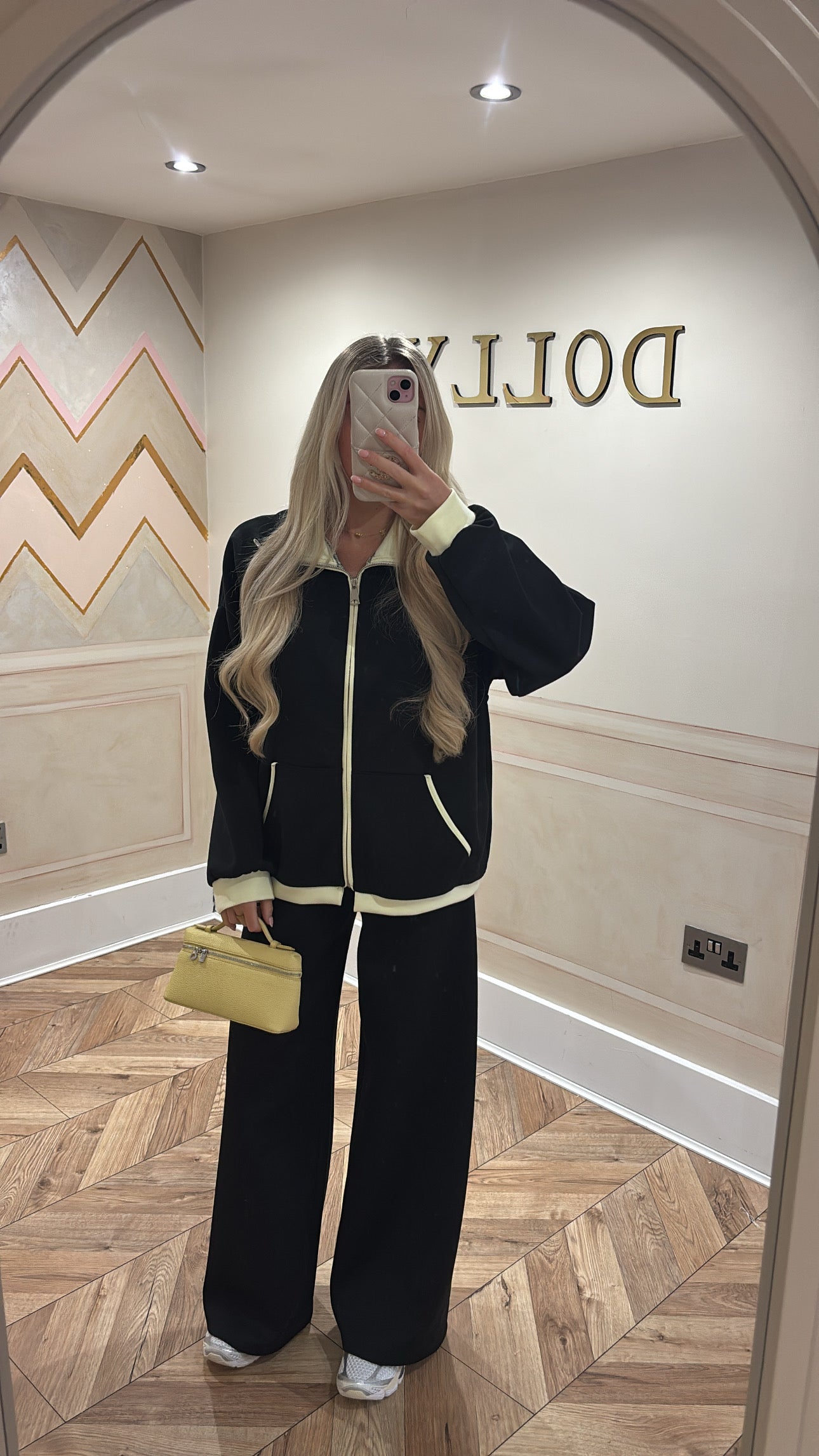 Yellow trim lounge set