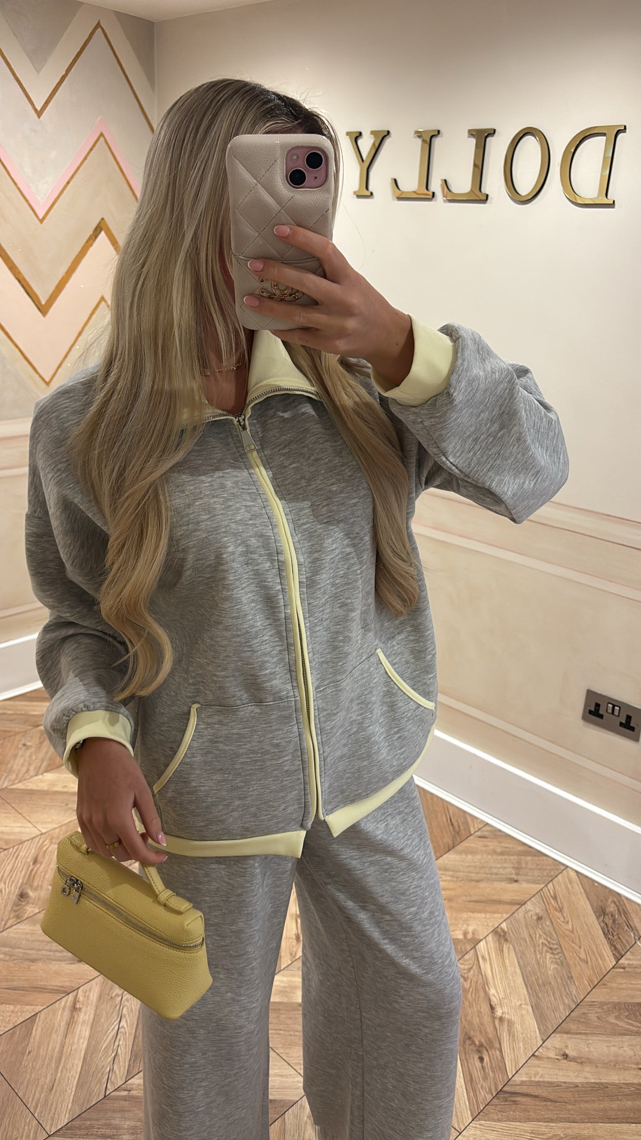 Yellow trim lounge set