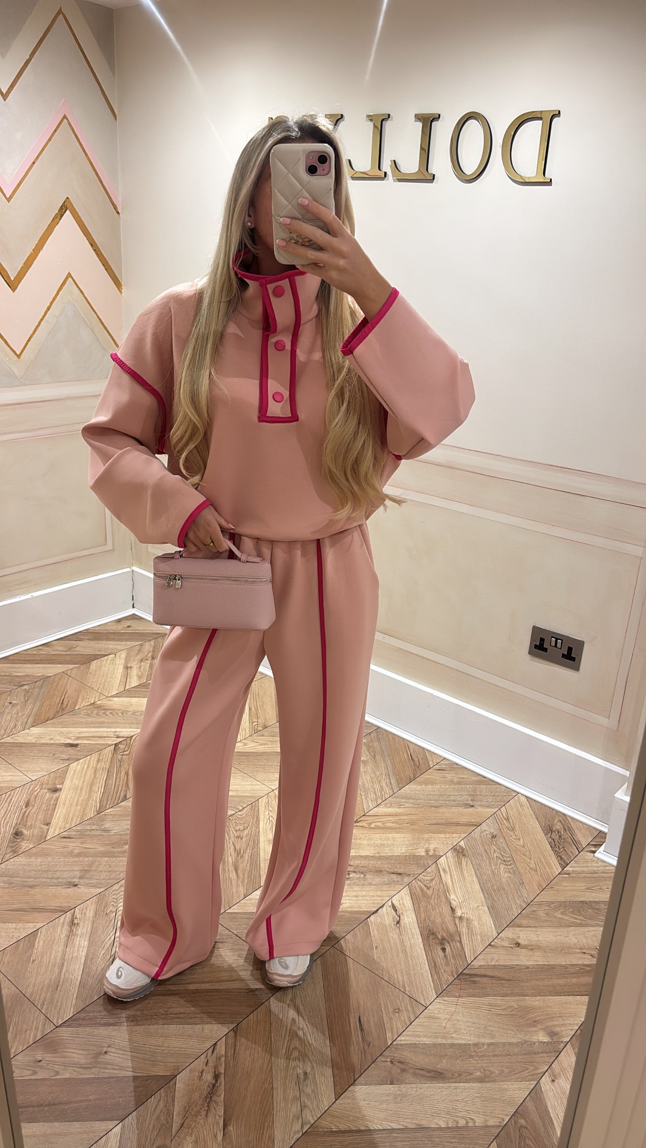 Pink piping button lounge set￼