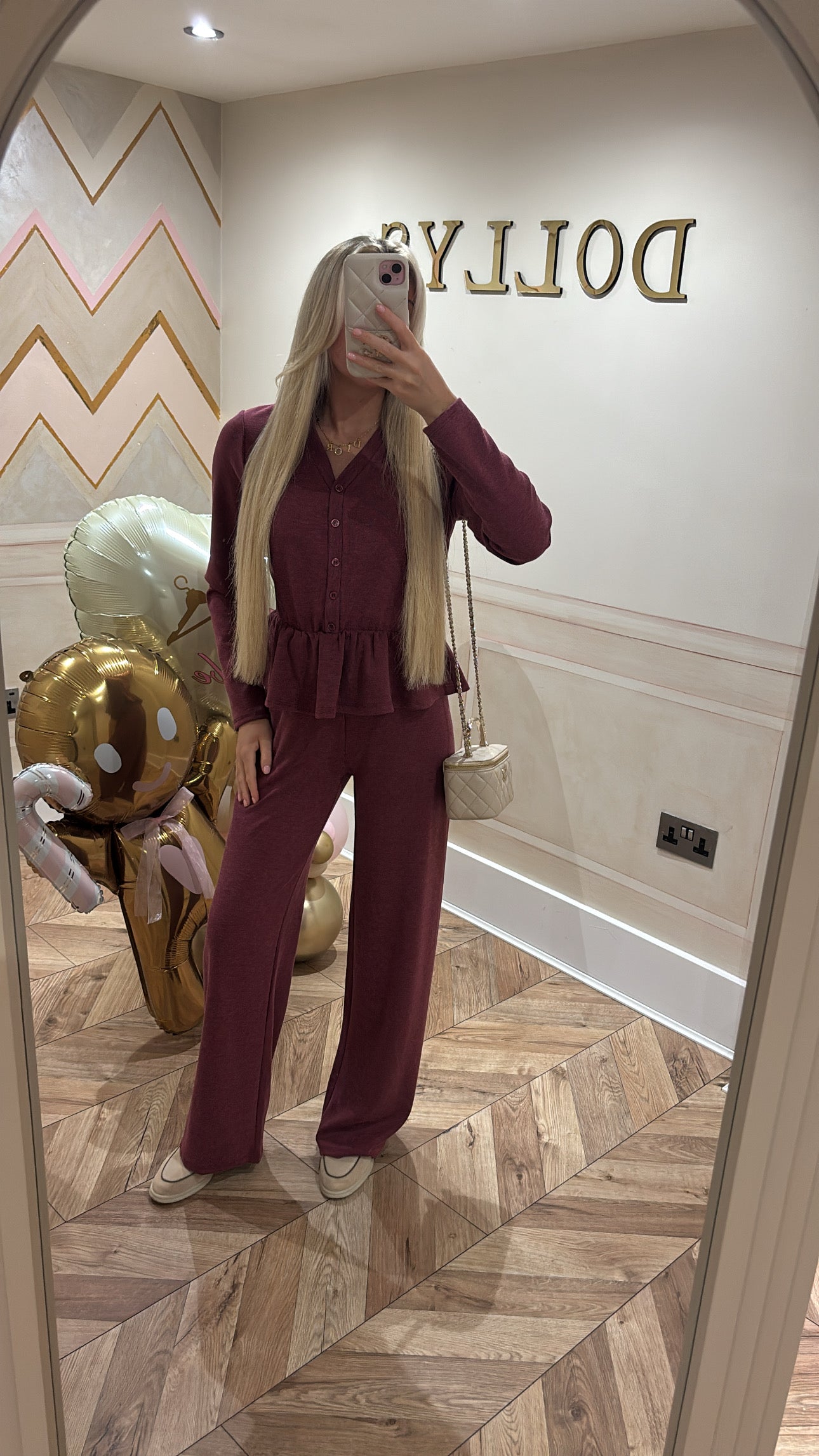 Button frill lounge set