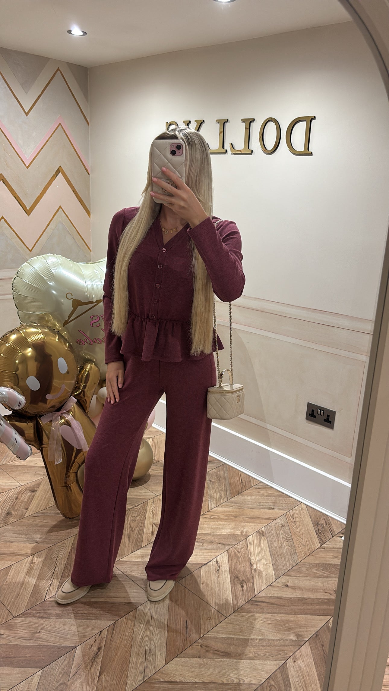 Button frill lounge set