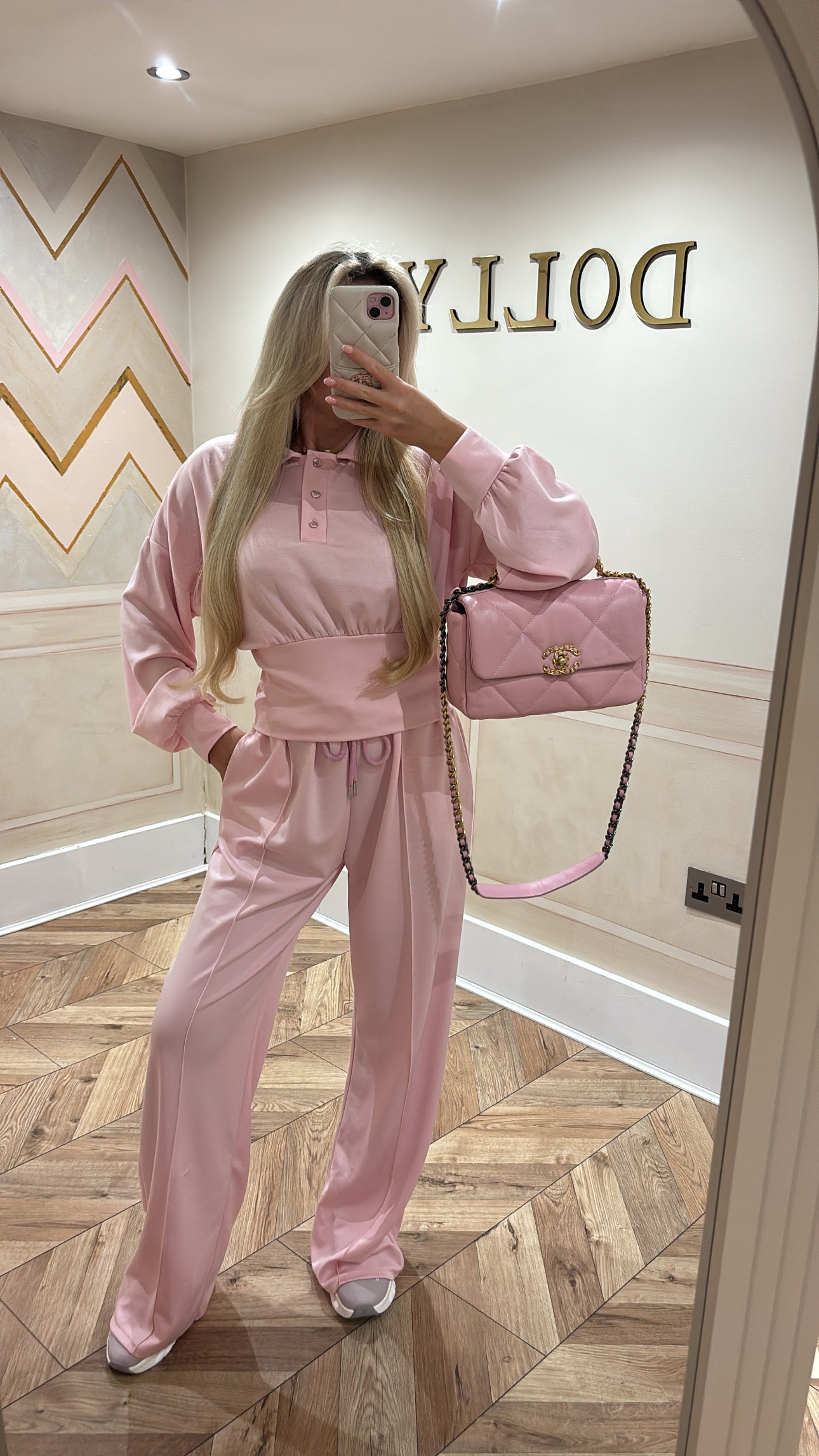 Button collar lounge set