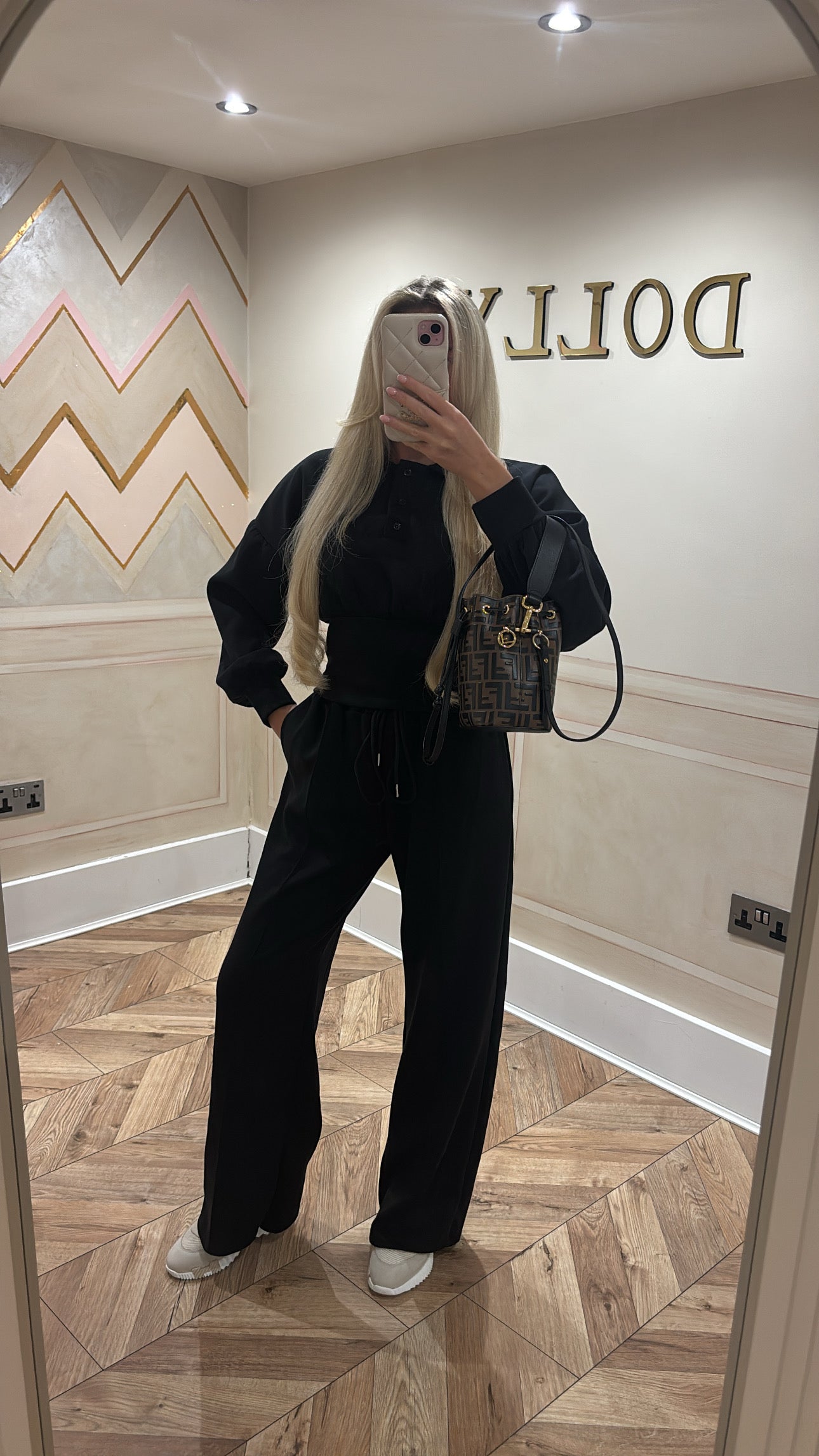 Button collar lounge set