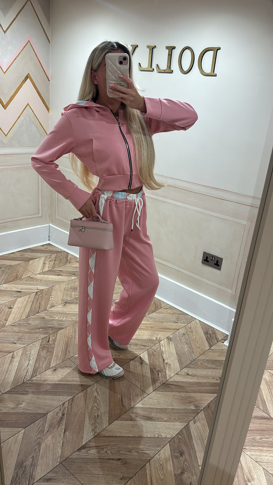 Chequered hood lounge set ￼