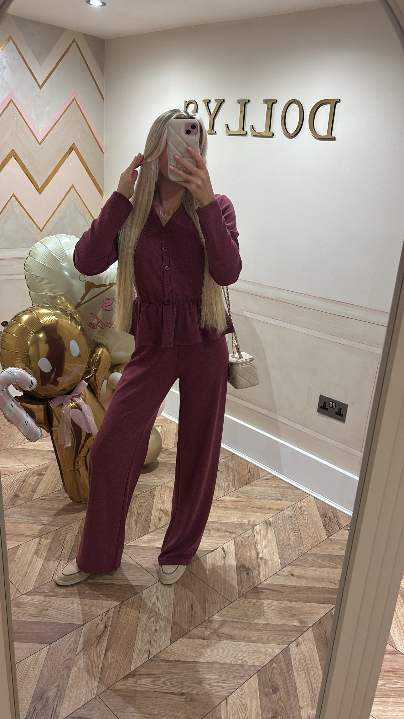 Button frill lounge set