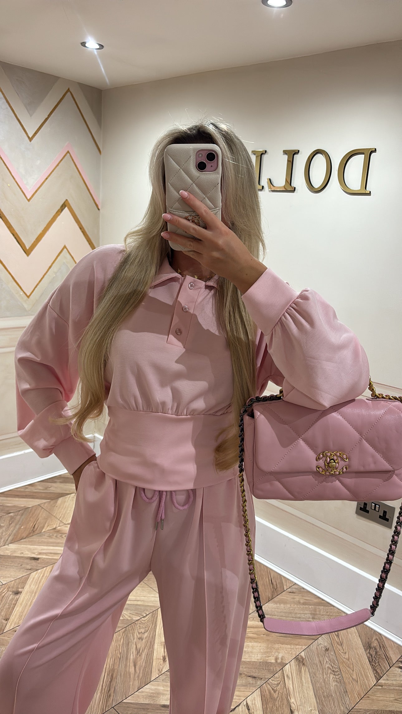 Button collar lounge set
