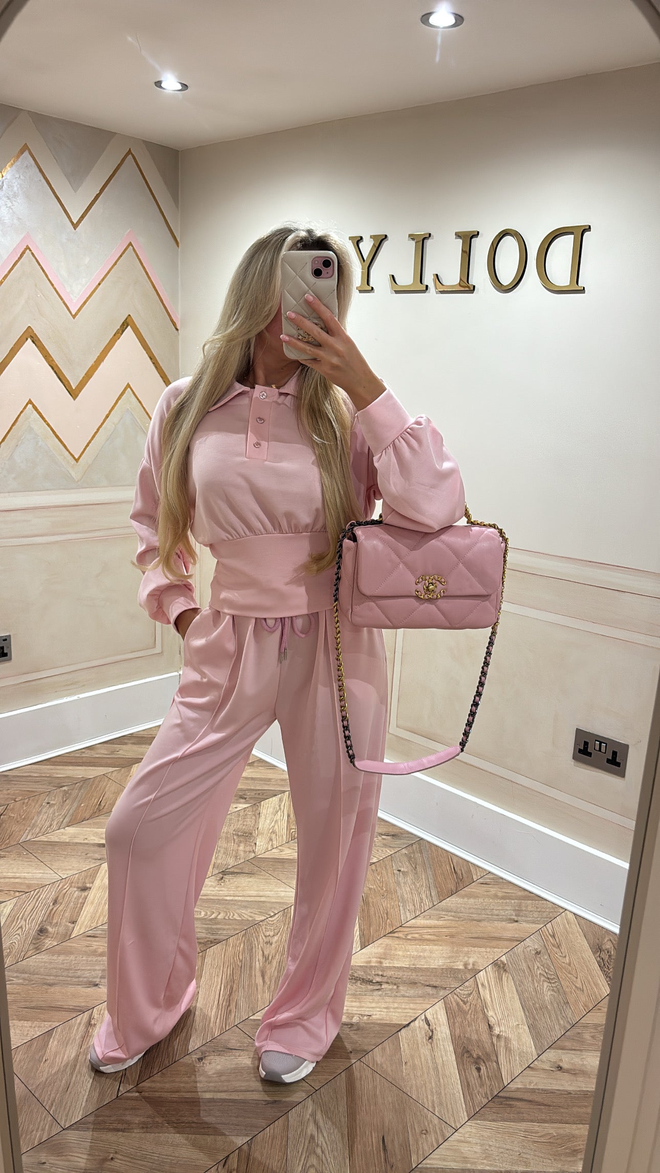 Button collar lounge set